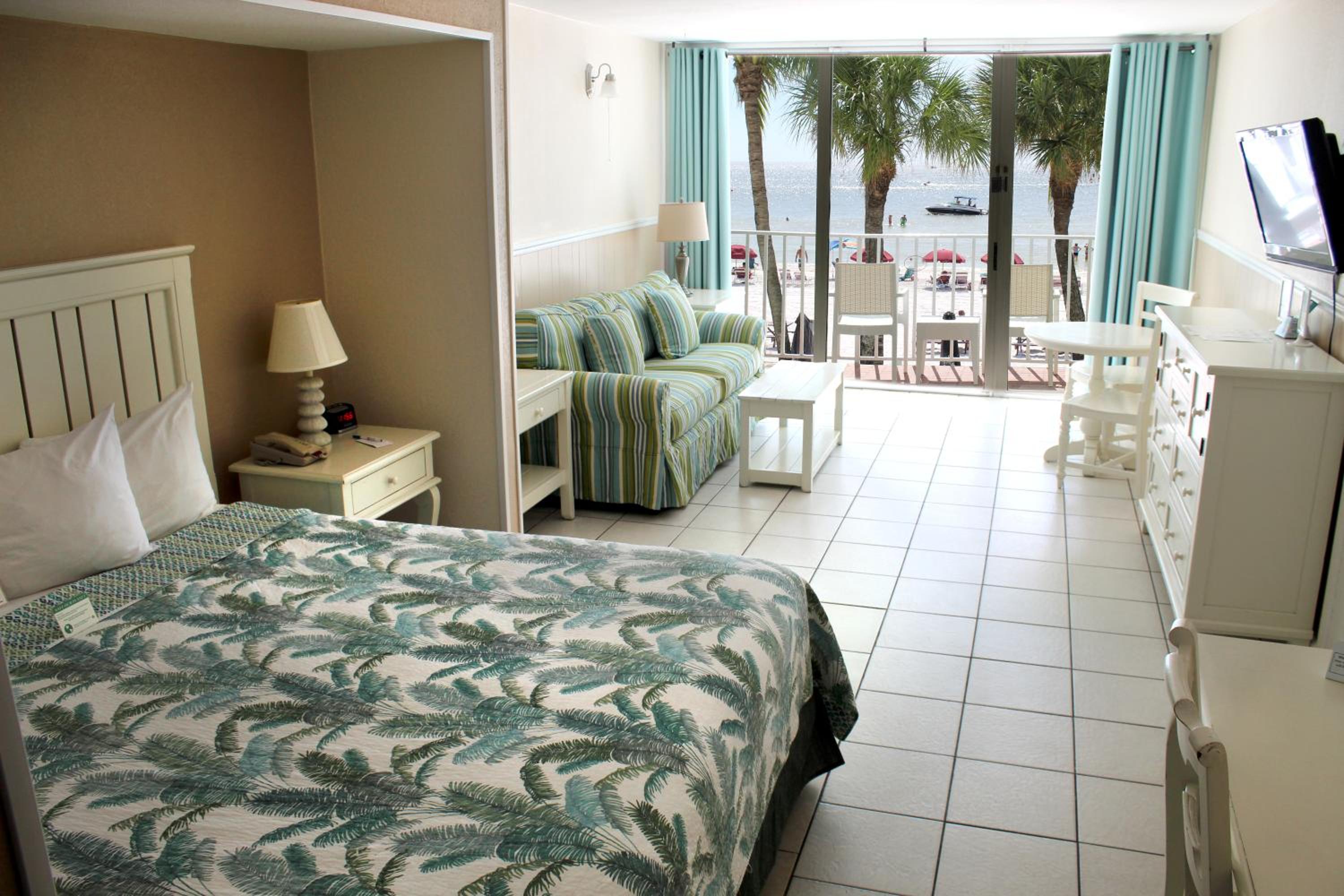 Beachfront King Bed Room with Balcony - Photo 7