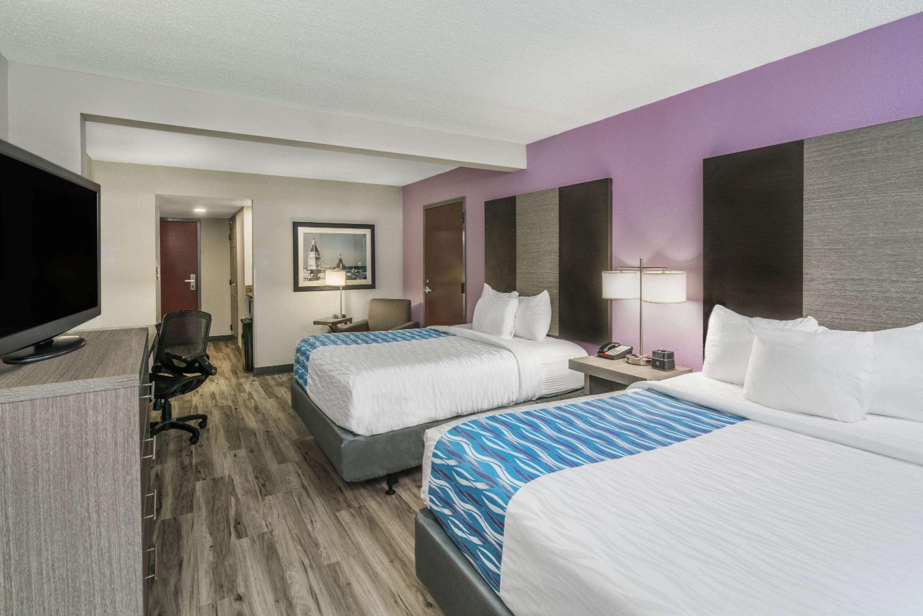 Queen Room with Two Queen Beds - Non-Smoking - Photo 1