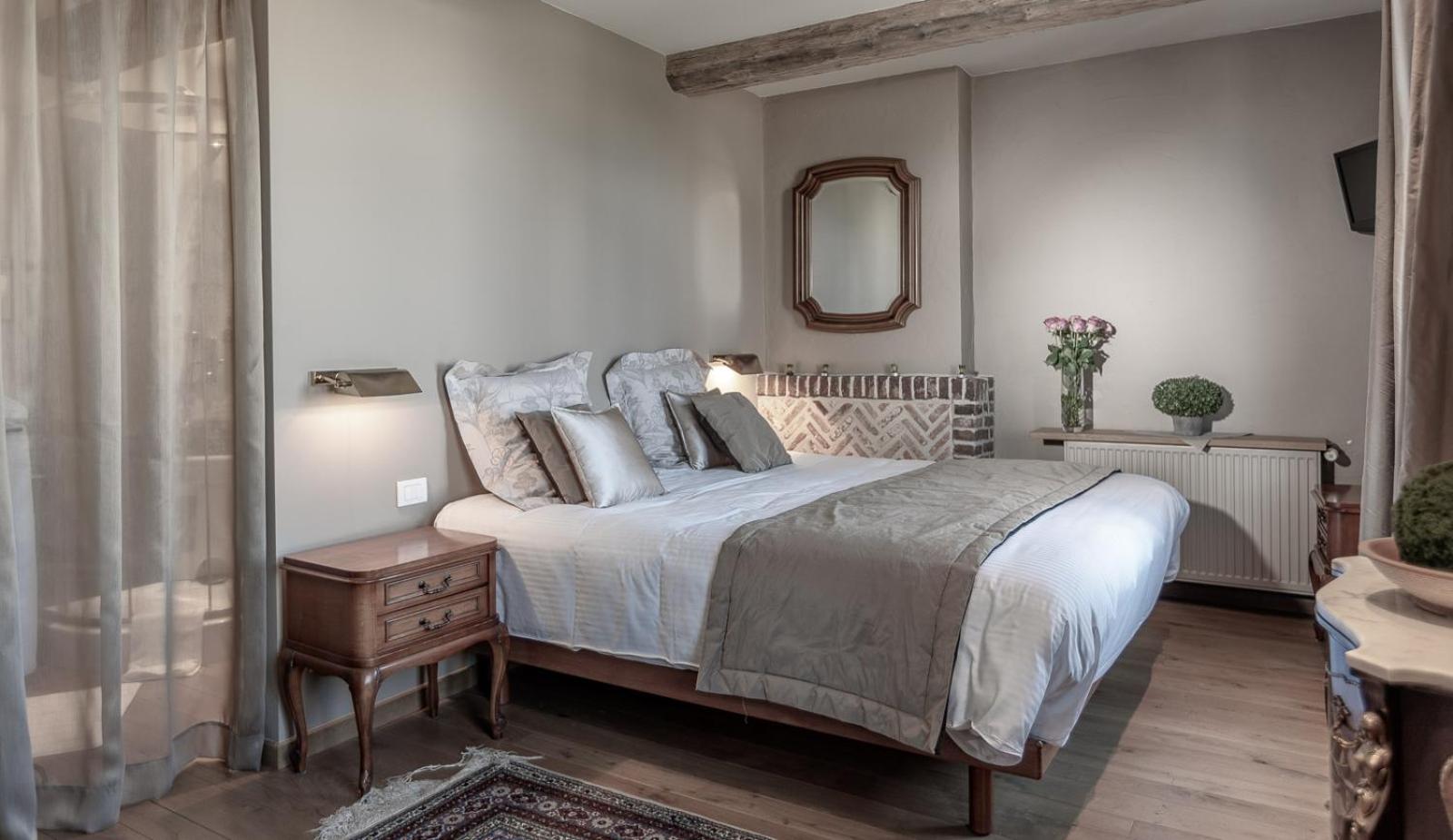 Deluxe King Room photo 1