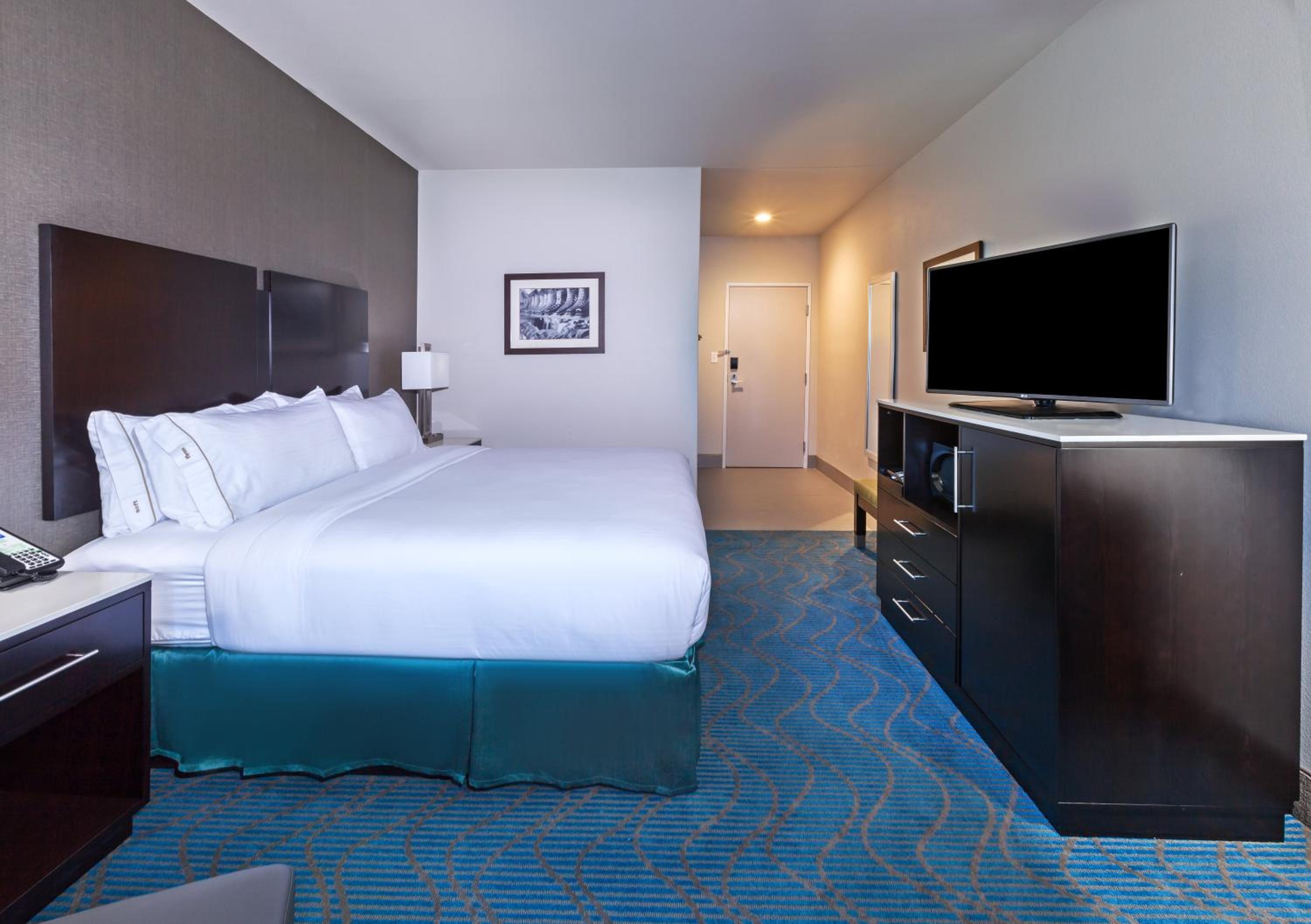 Standard King Room photo 1