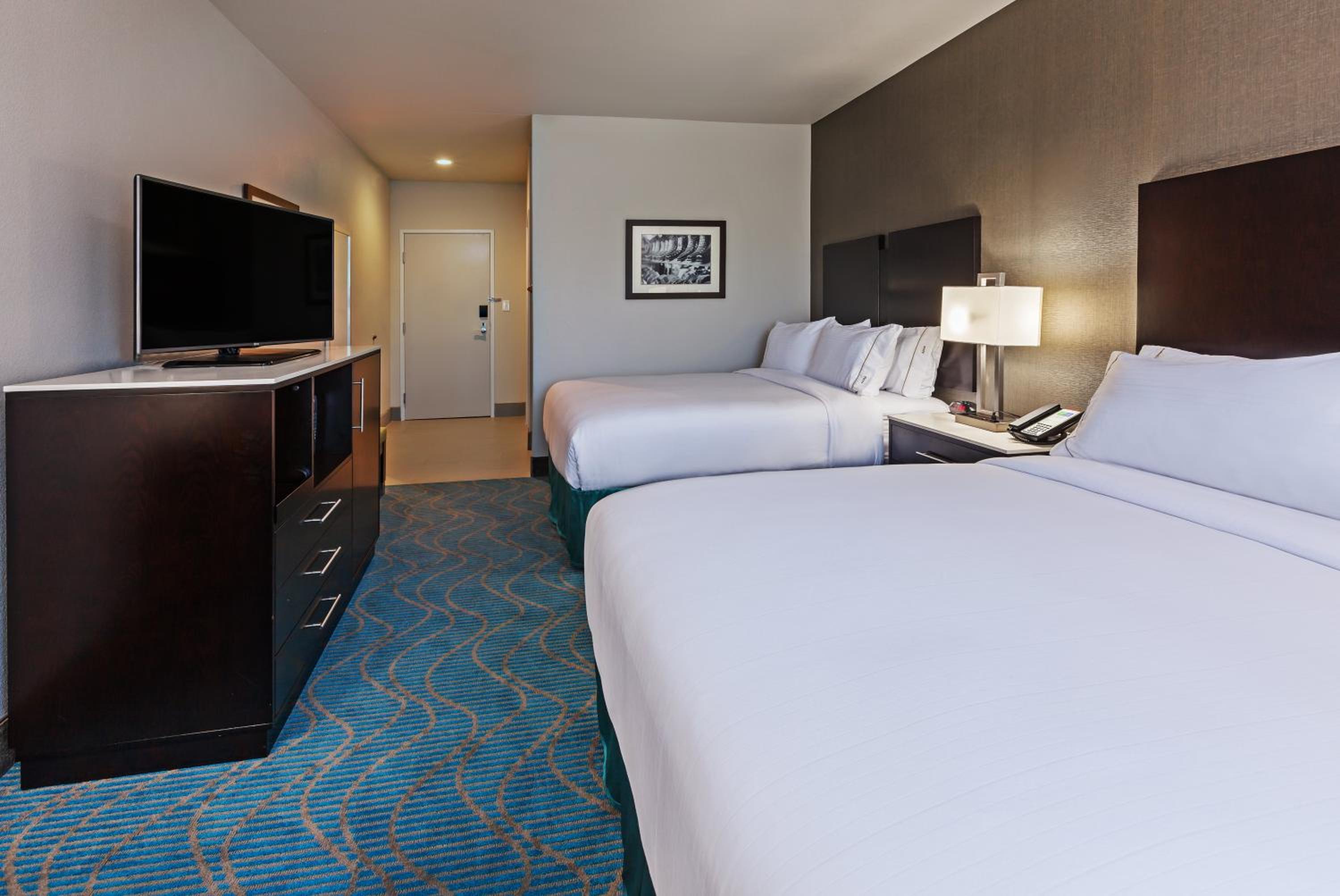Standard Queen Room With Two Queen Beds