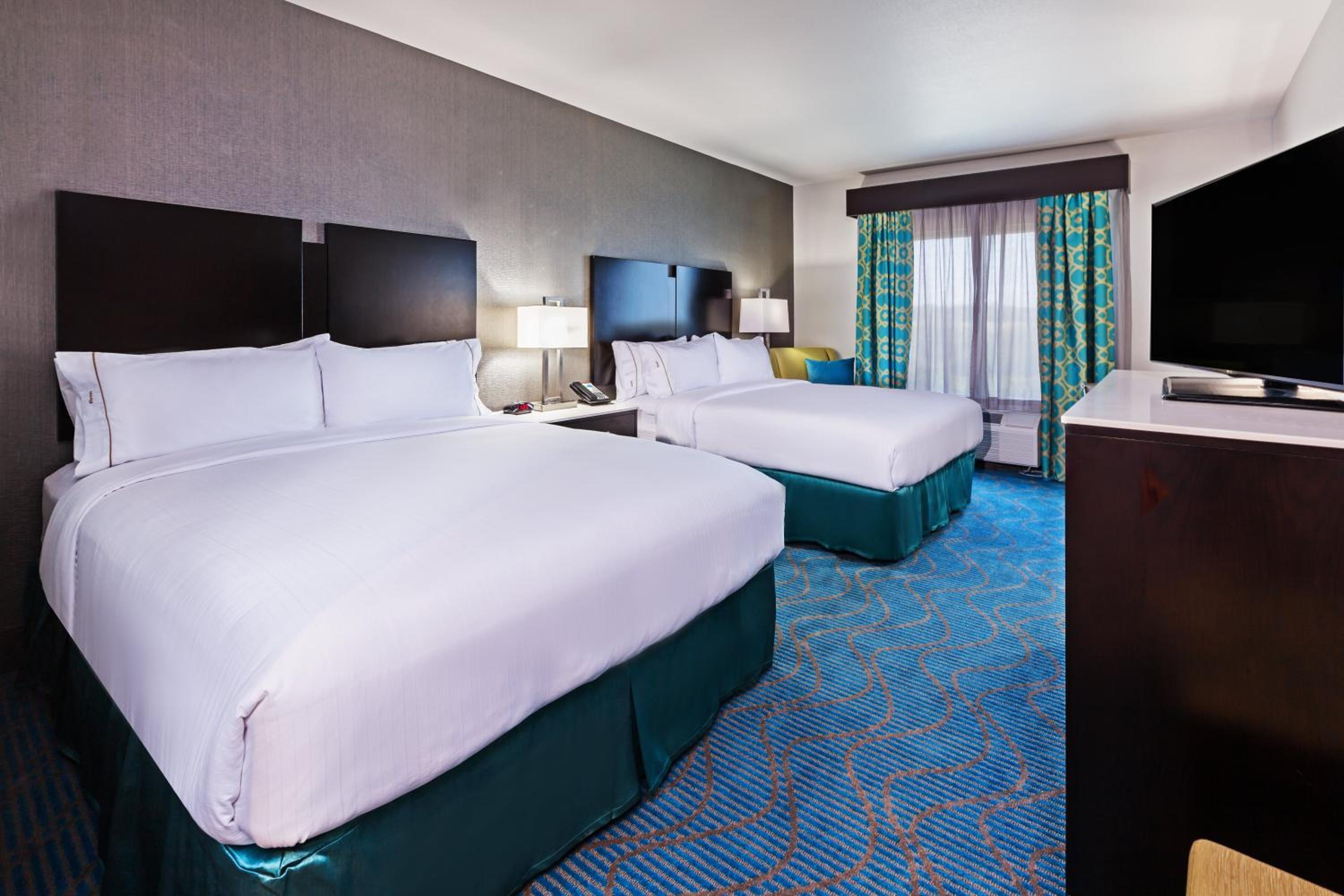 Room With Two Beds - Hearing Accessible - Non-Smoking