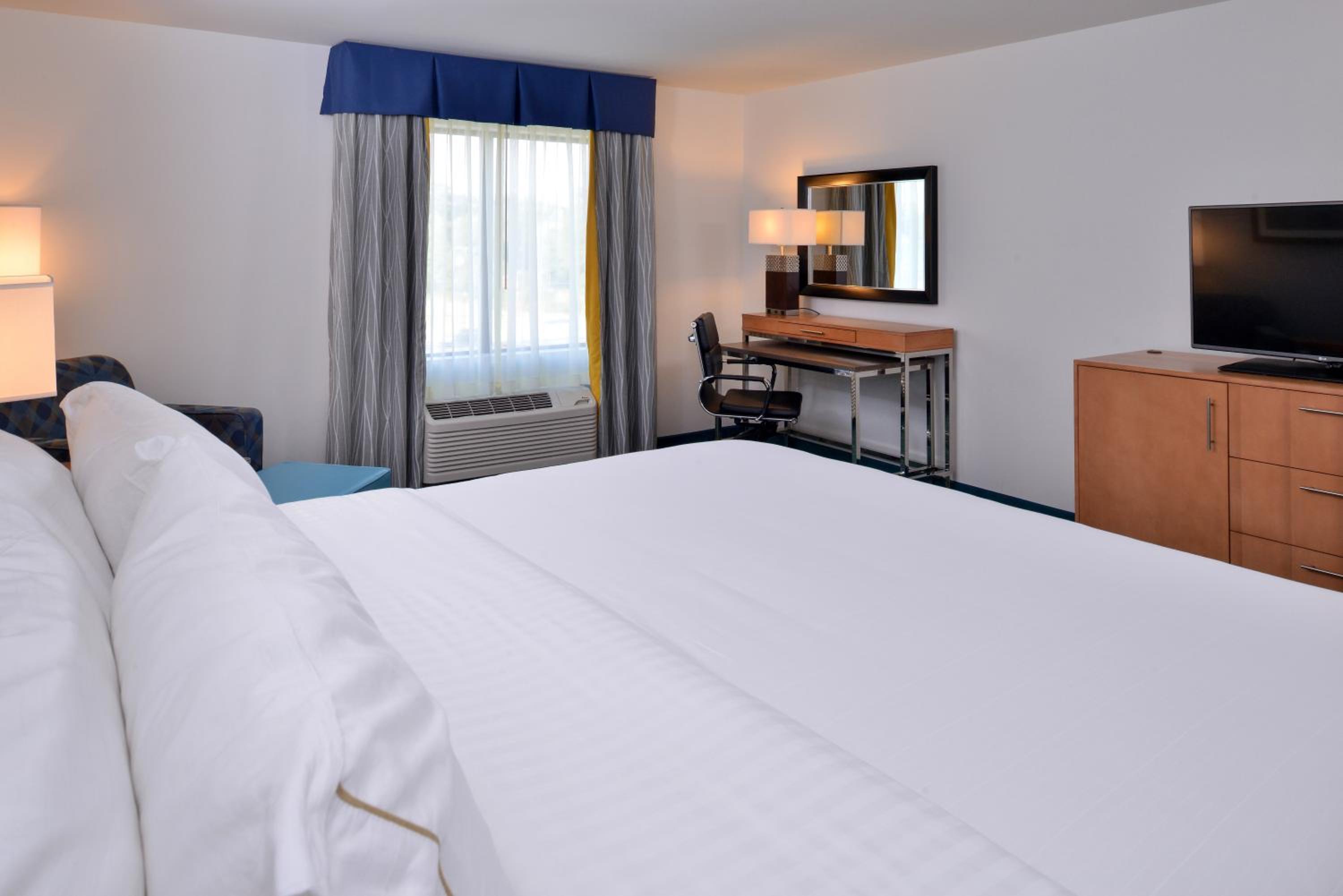 Standard King Room - Communications Accessible