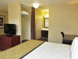 2 Full Beds | Suite, Non-Smoking, Kitchen - Photo 5