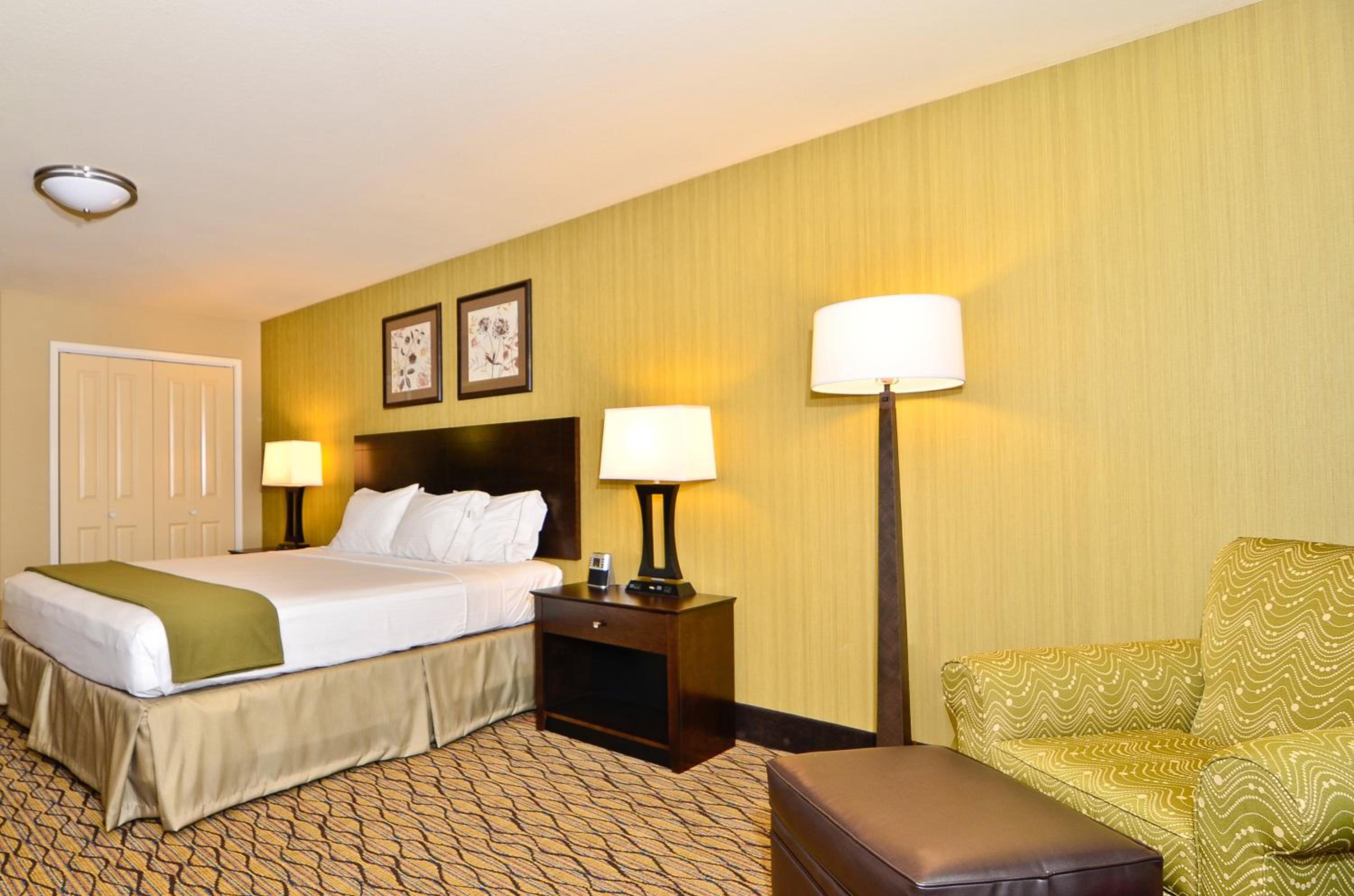 Standard King Room - Photo 4
