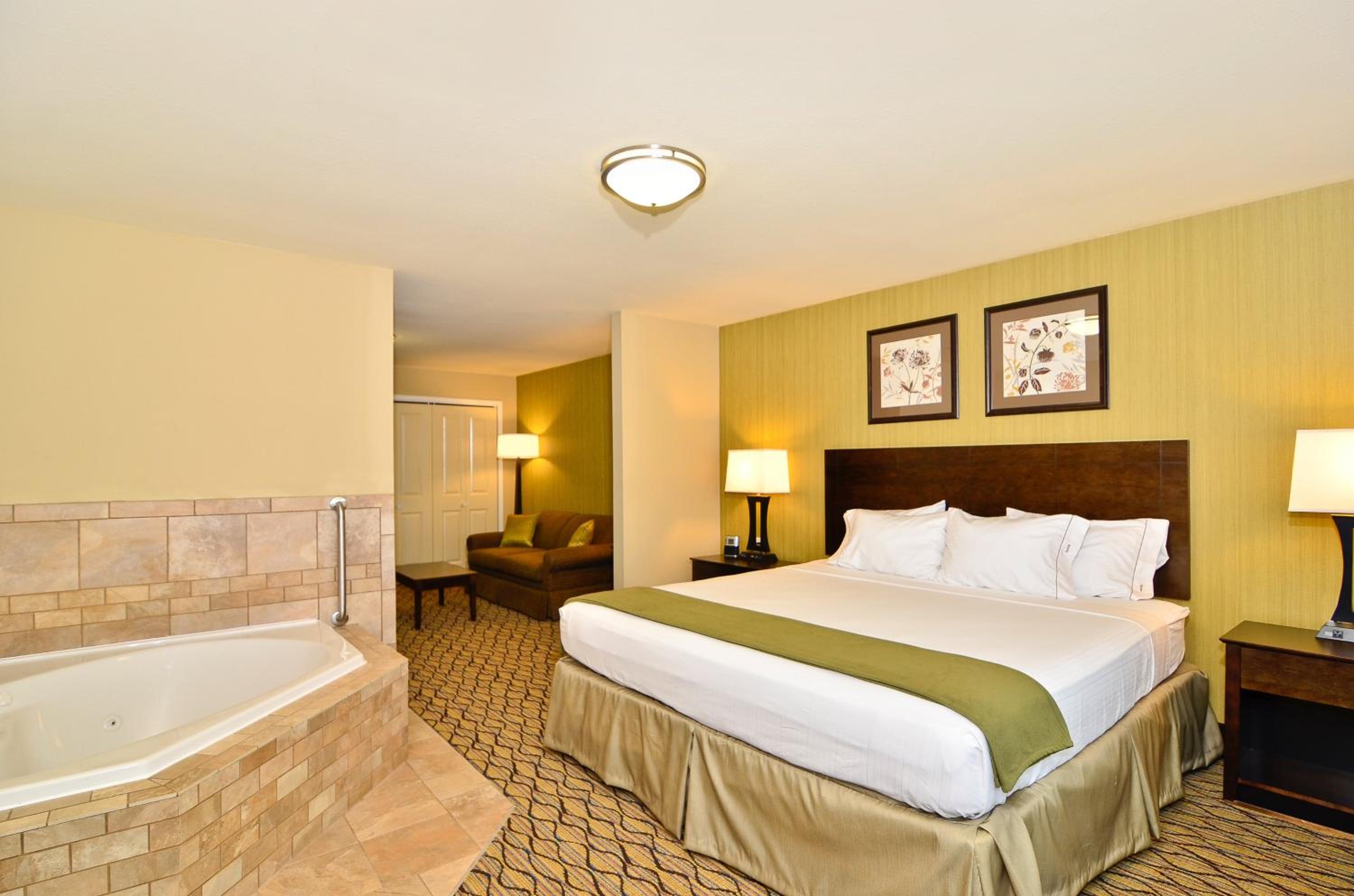 King Room - Non-Smoking photo 2