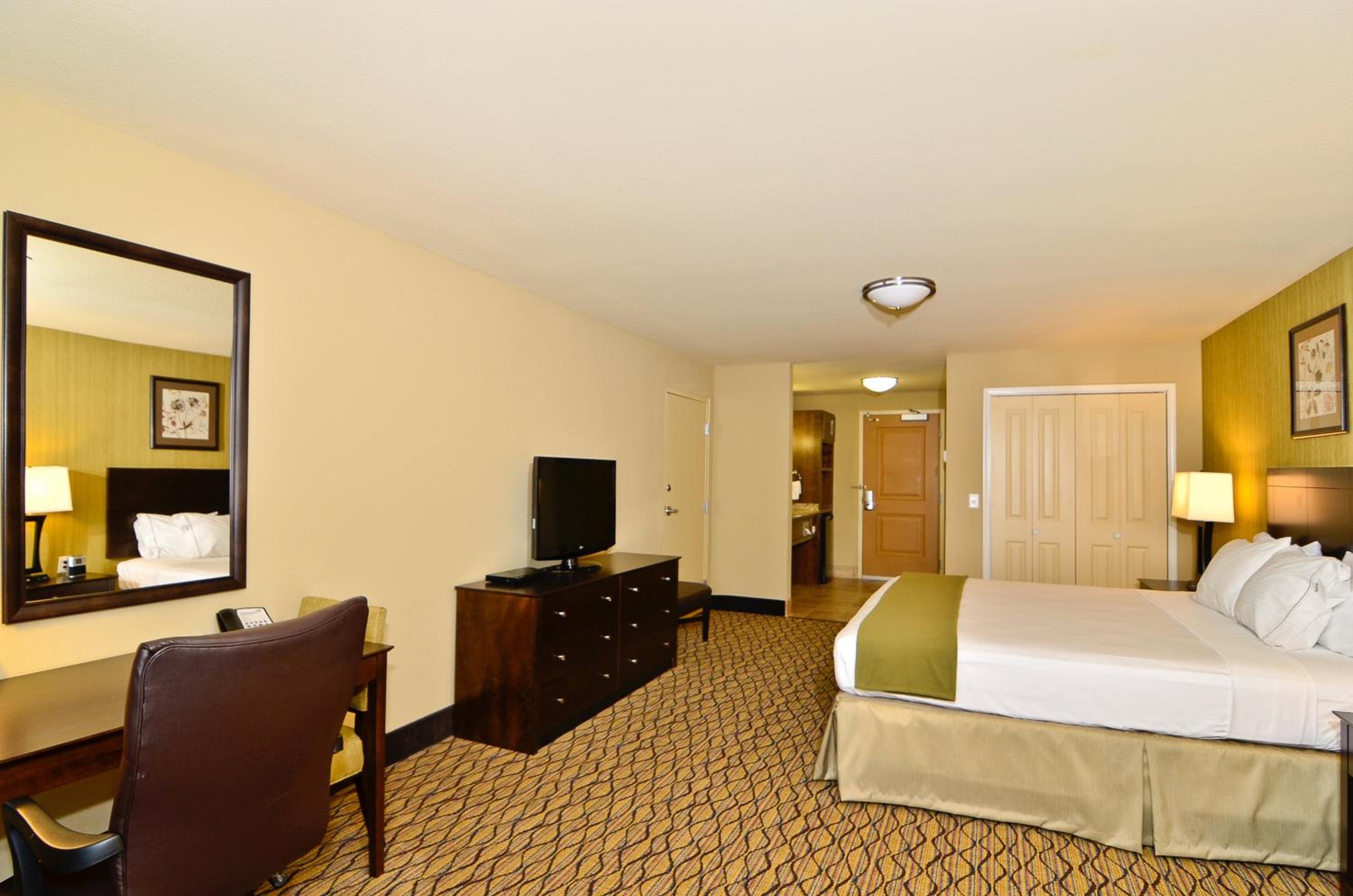King Room - Non-Smoking photo 3