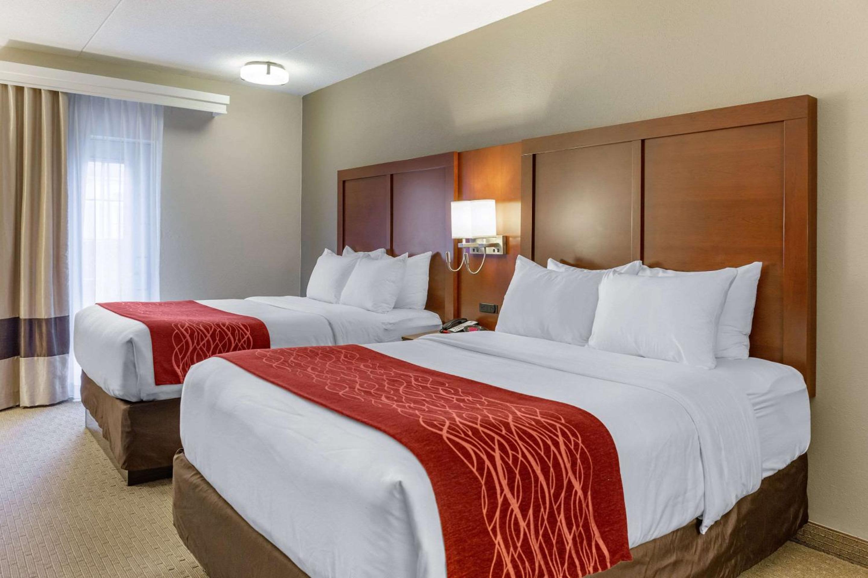 Queen Room with Two Queen Beds Poolside - Photo 1