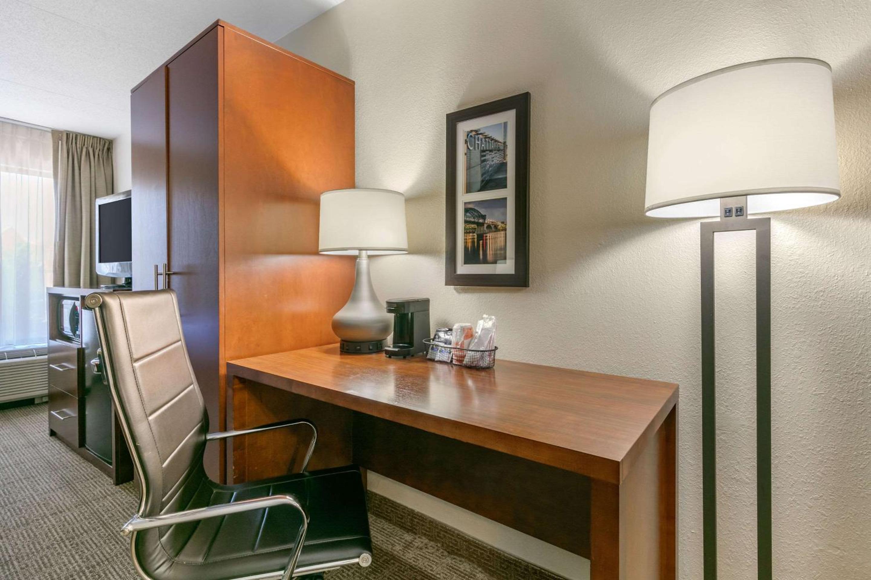 King Room - Non-Smoking - Photo 5