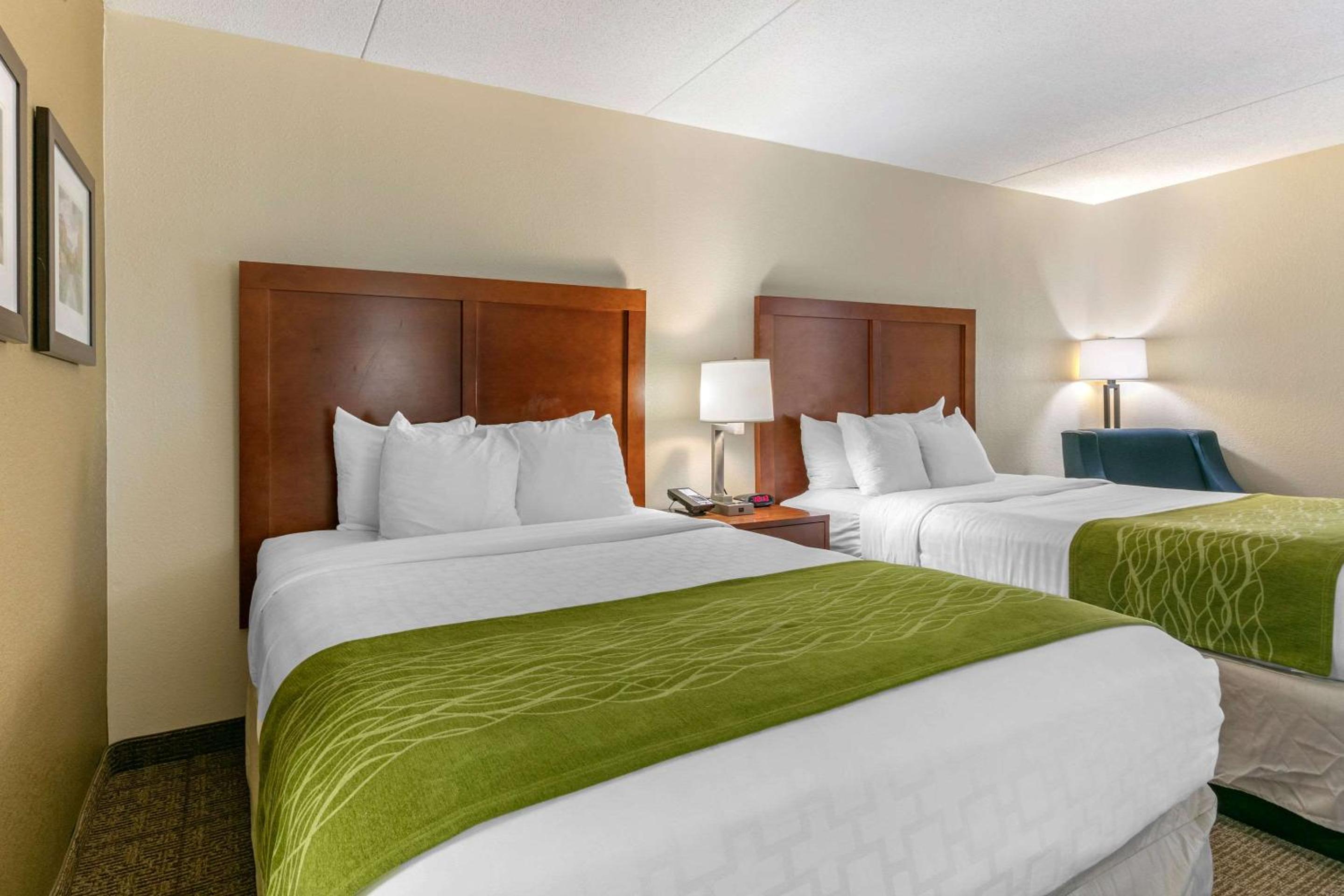 Queen Room with Two Queen Beds - Non-Smoking - Photo 1