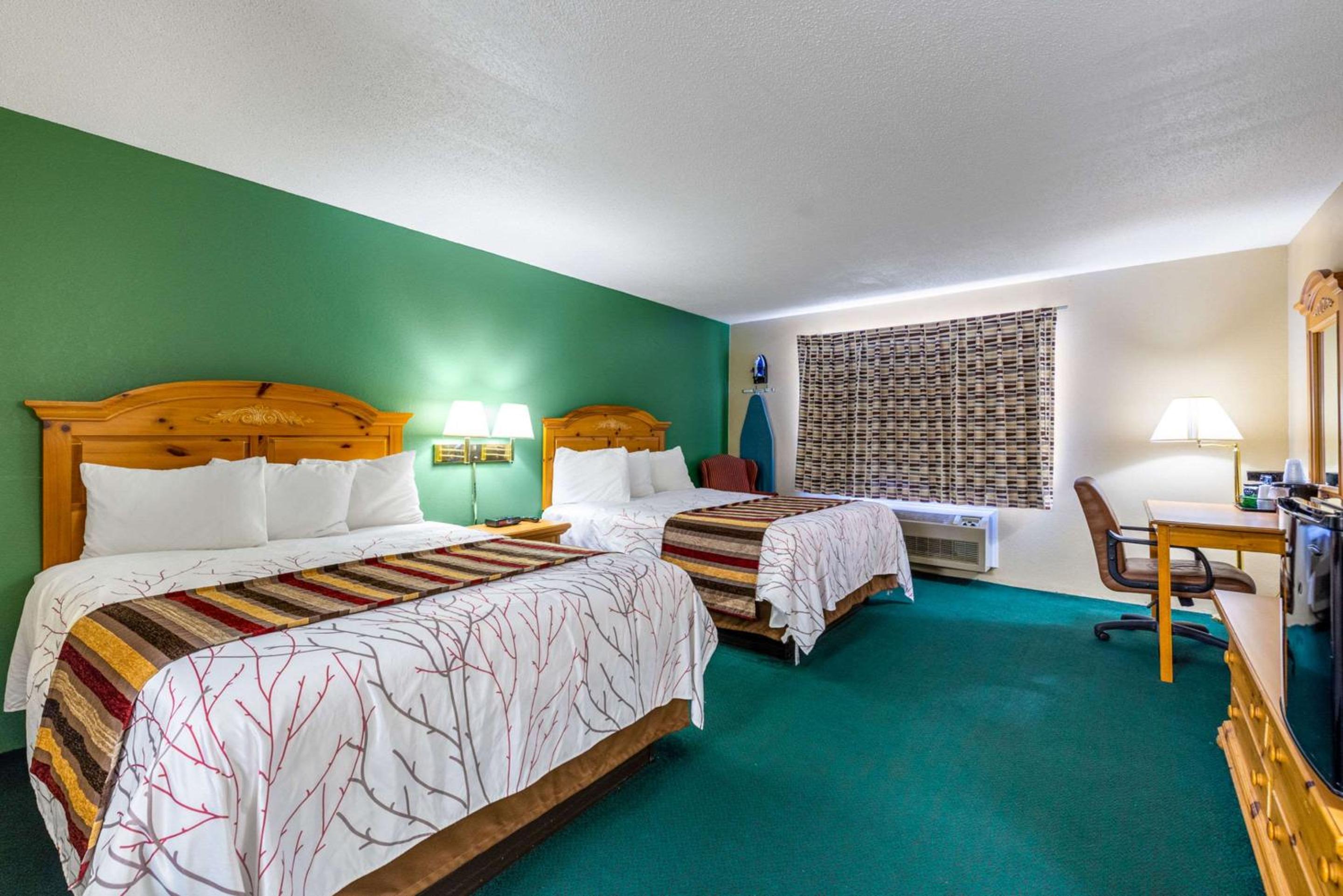 Queen Room with Two Queen Beds - Non-Smoking - Photo 1
