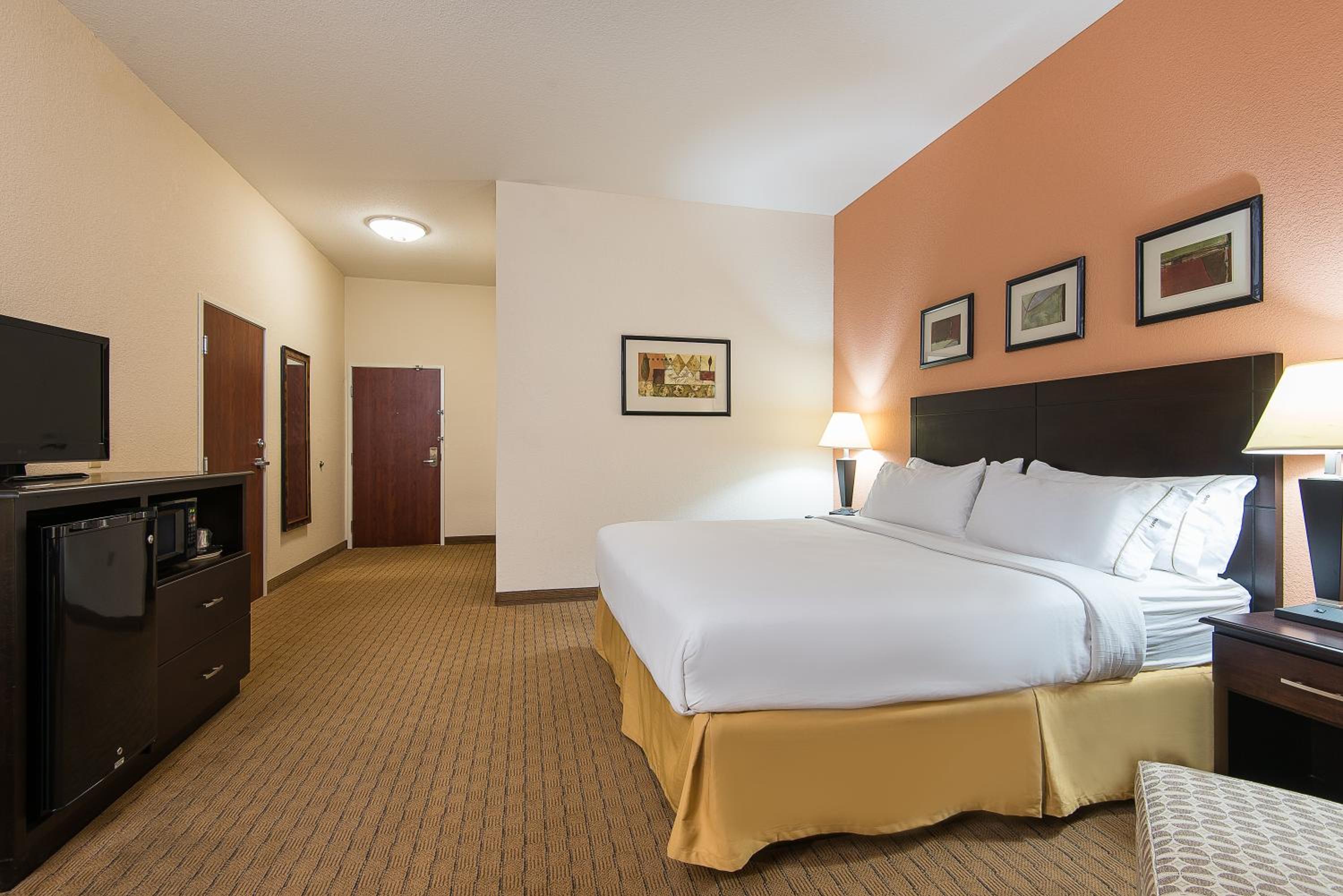 Standard King Room - Photo 4