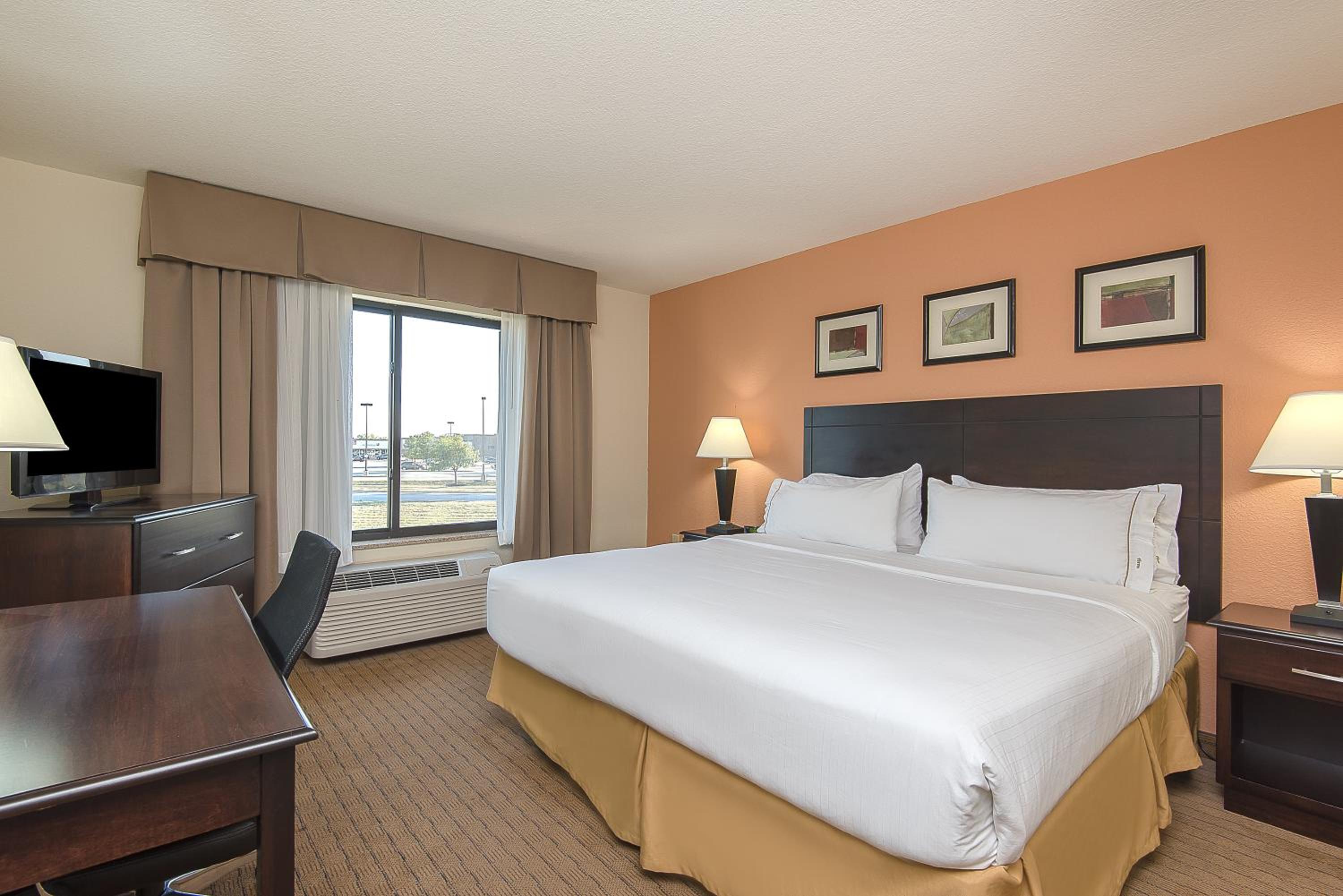 Standard King Room - Photo 1