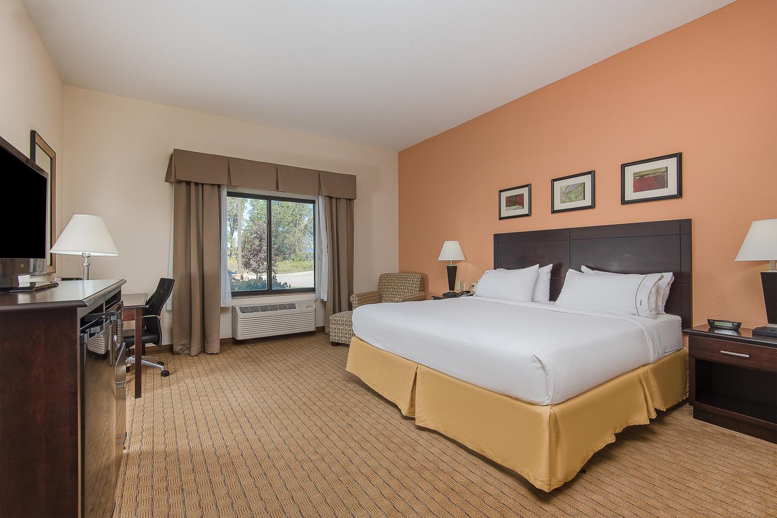 Standard King Room - Photo 3