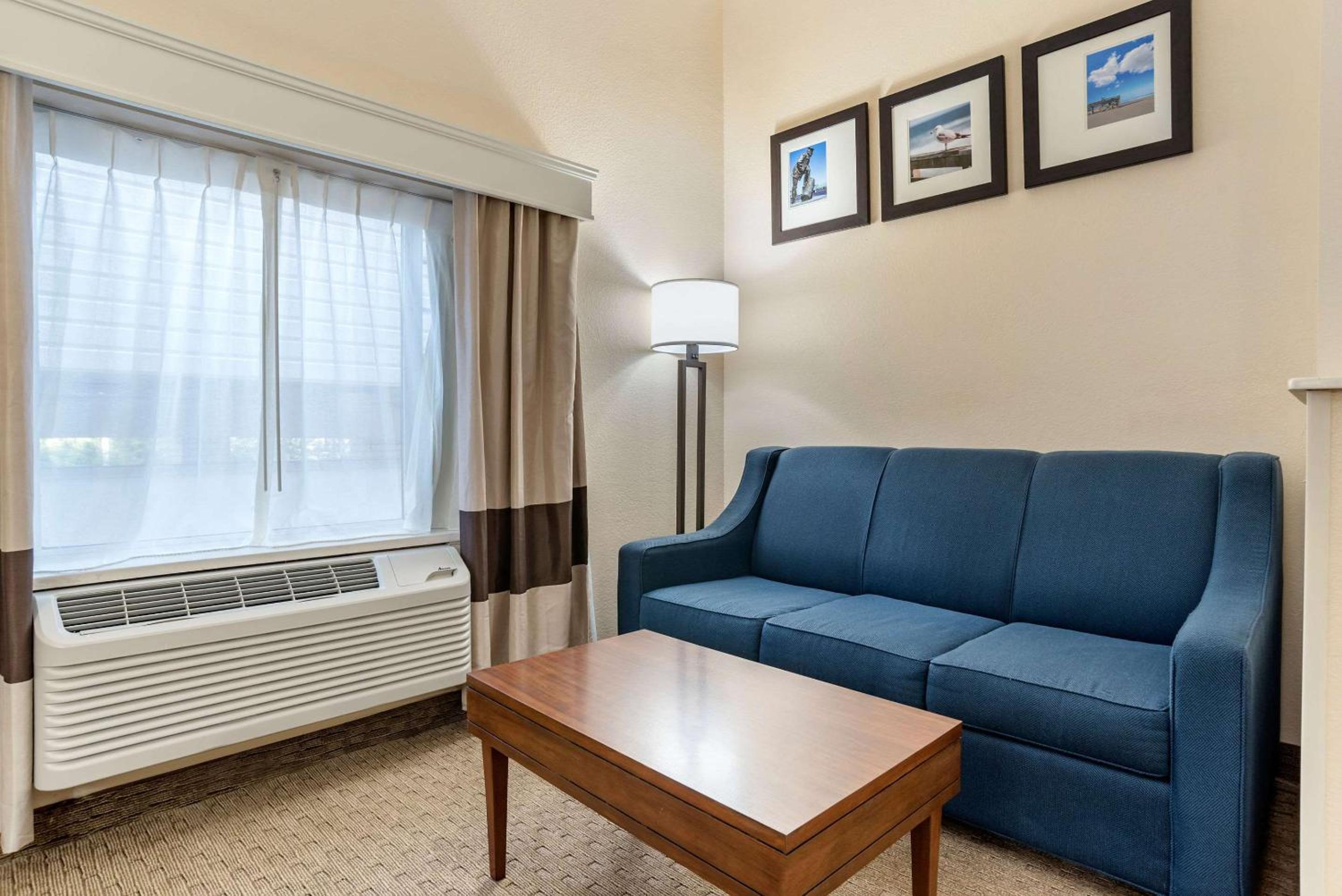 King Suite - Accessible/Non-Smoking - Photo 3