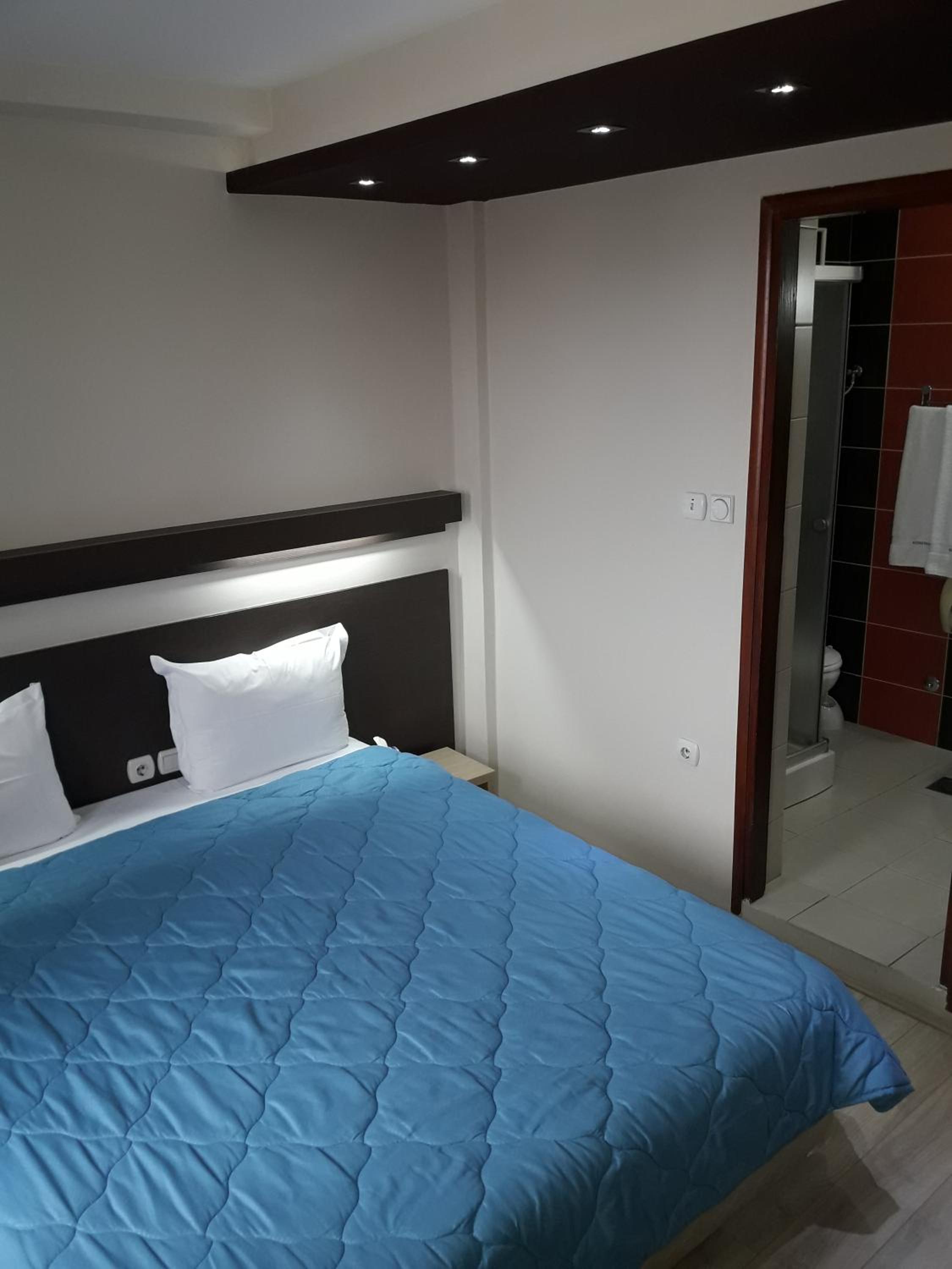Double Room - Photo 2