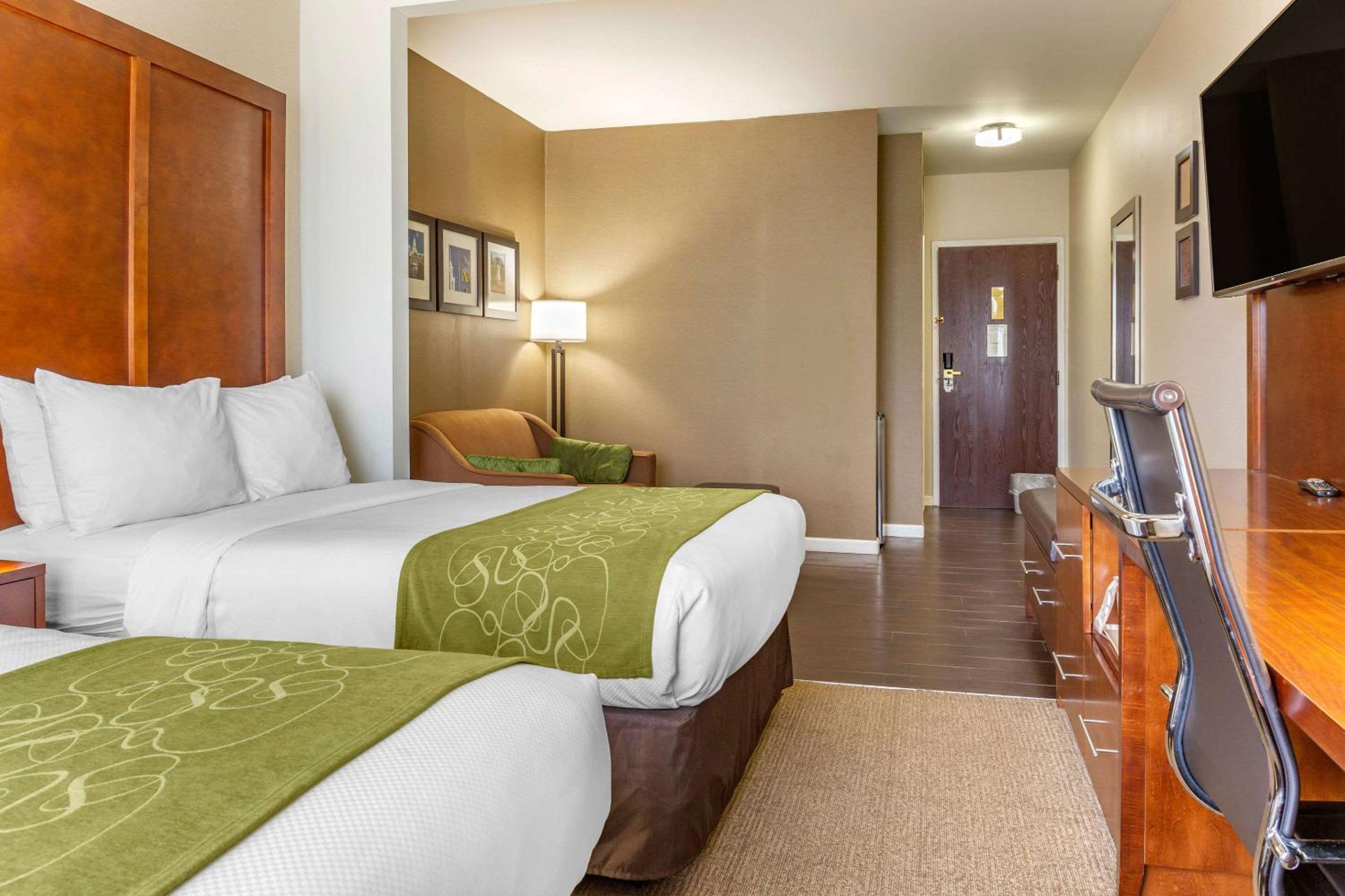 Double Suite with Two Double Beds - Non-Smoking - Photo 5