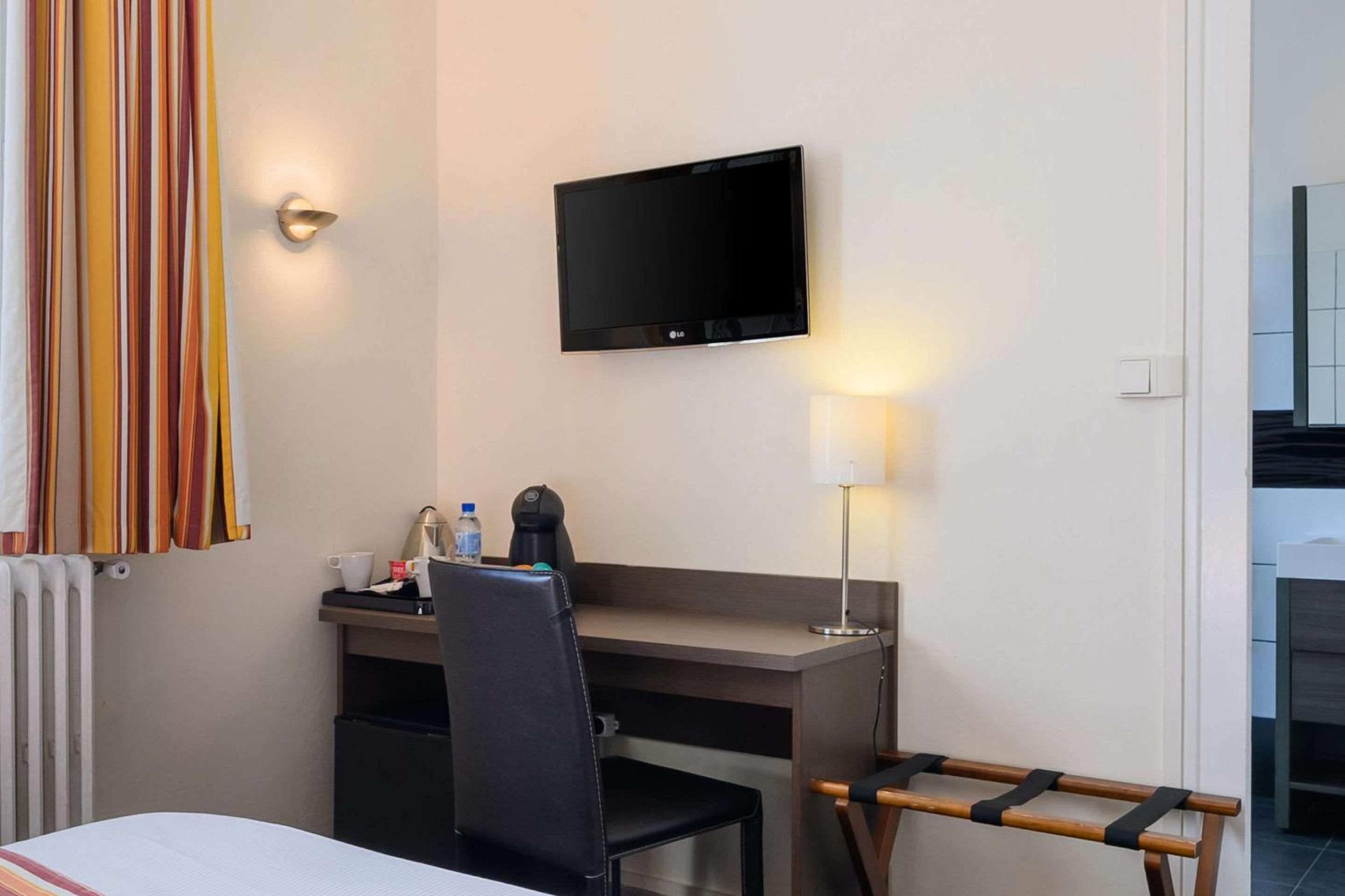 Double Room - Photo 7