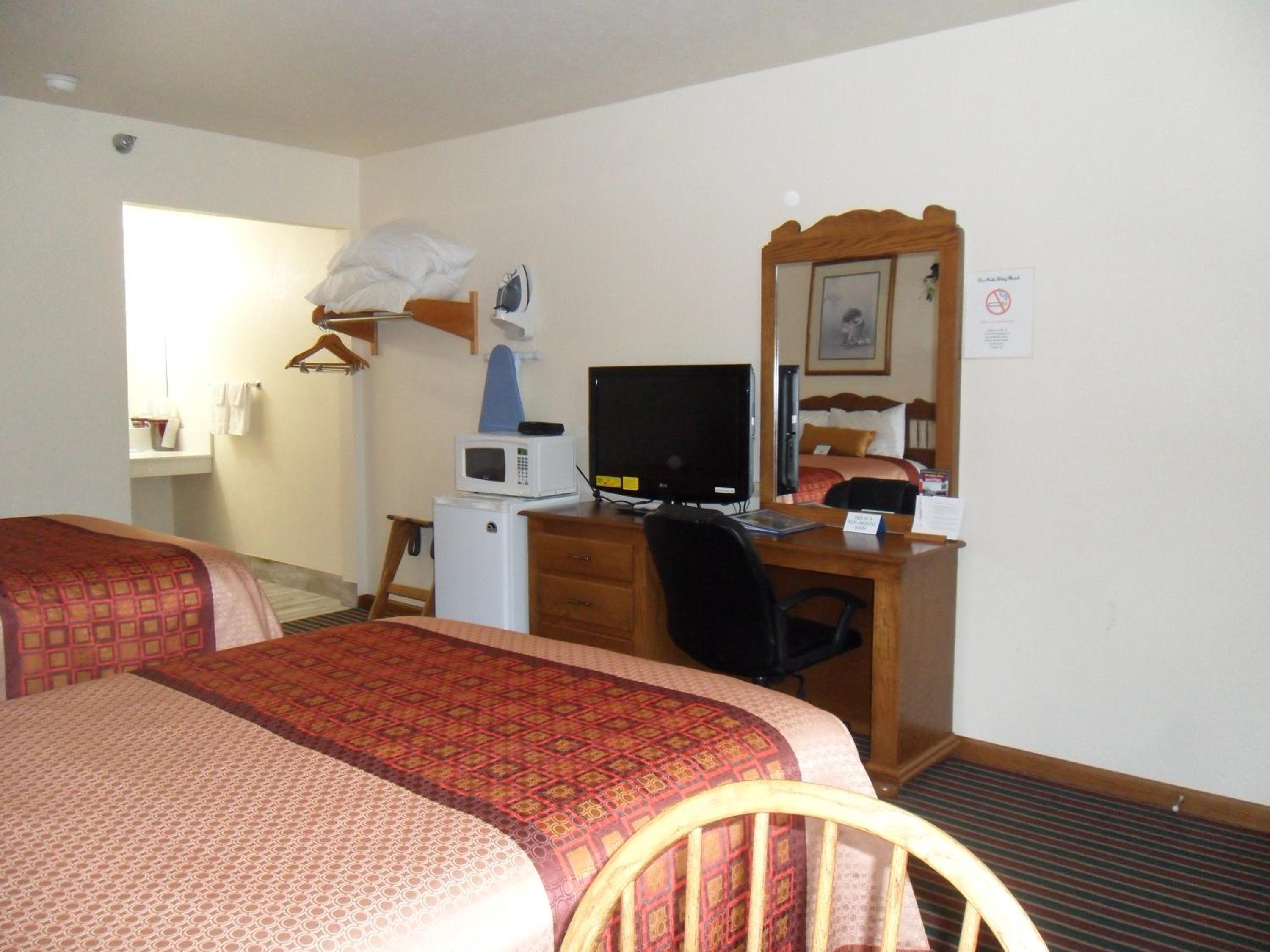 Double Room with Two Double Beds - Disability Access/Non-Smoking photo 3