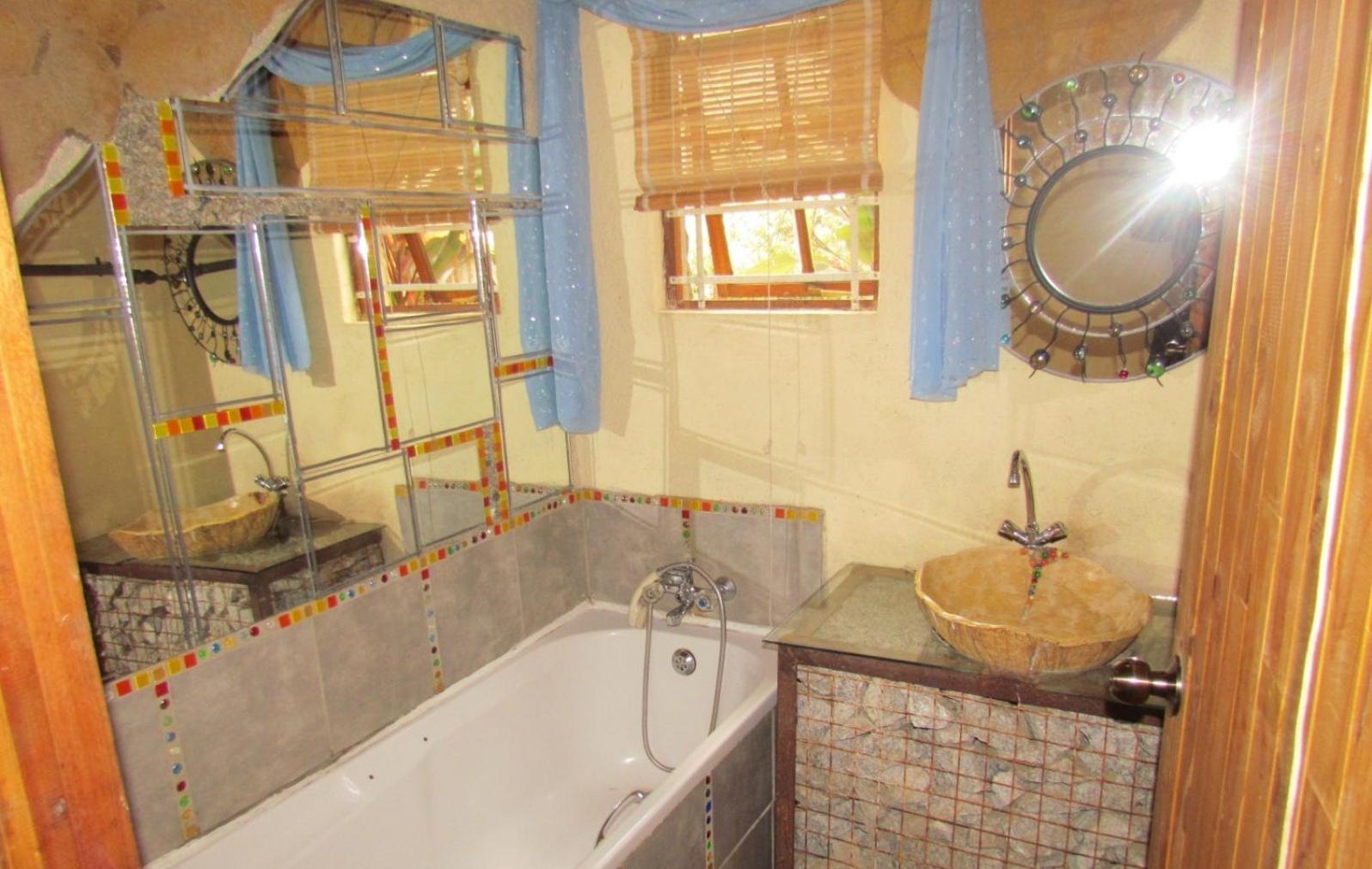 Three-Bedroom Cottage - Photo 6