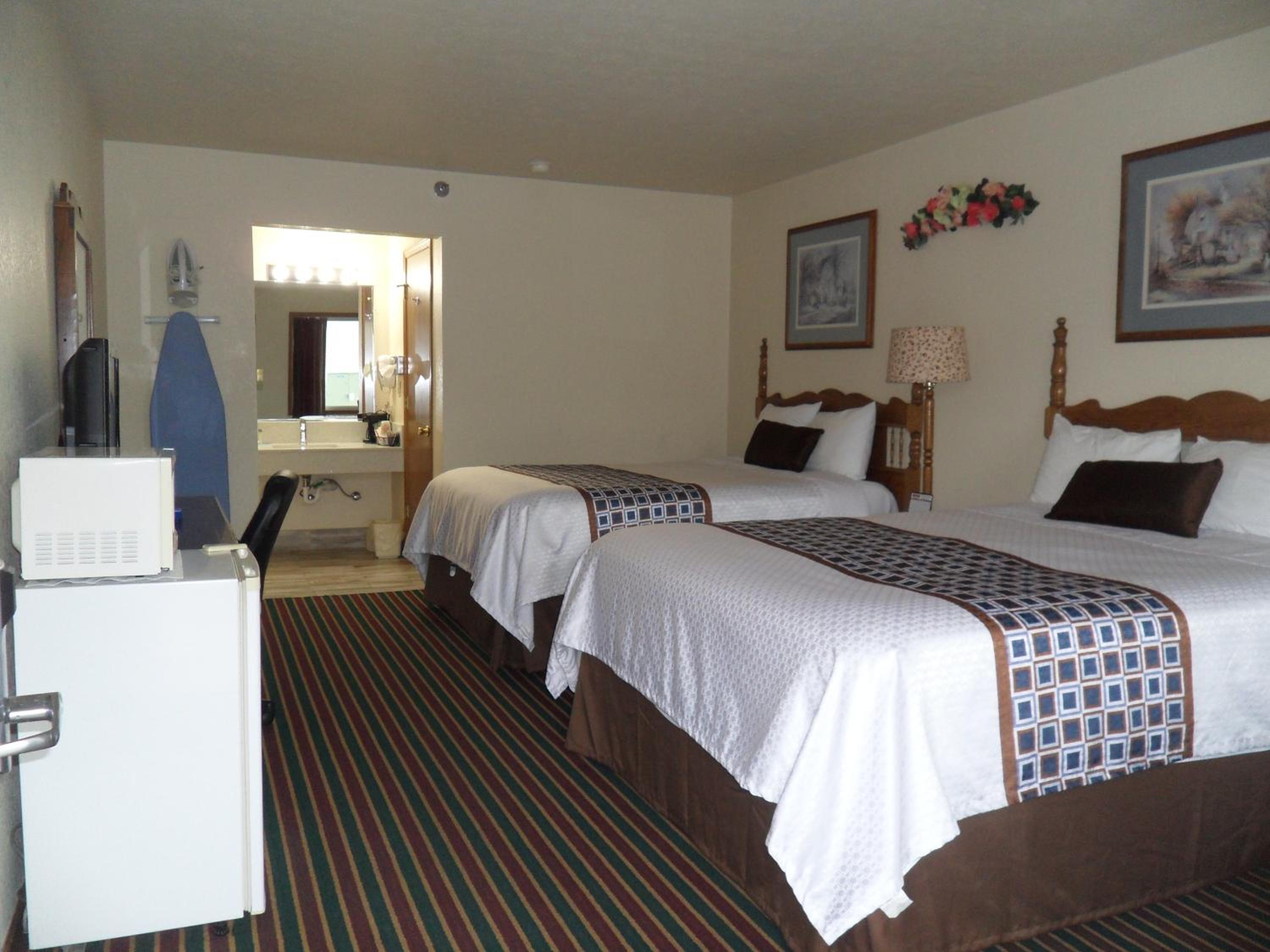 Queen Room with Two Queen Beds - Non-Smoking photo 1