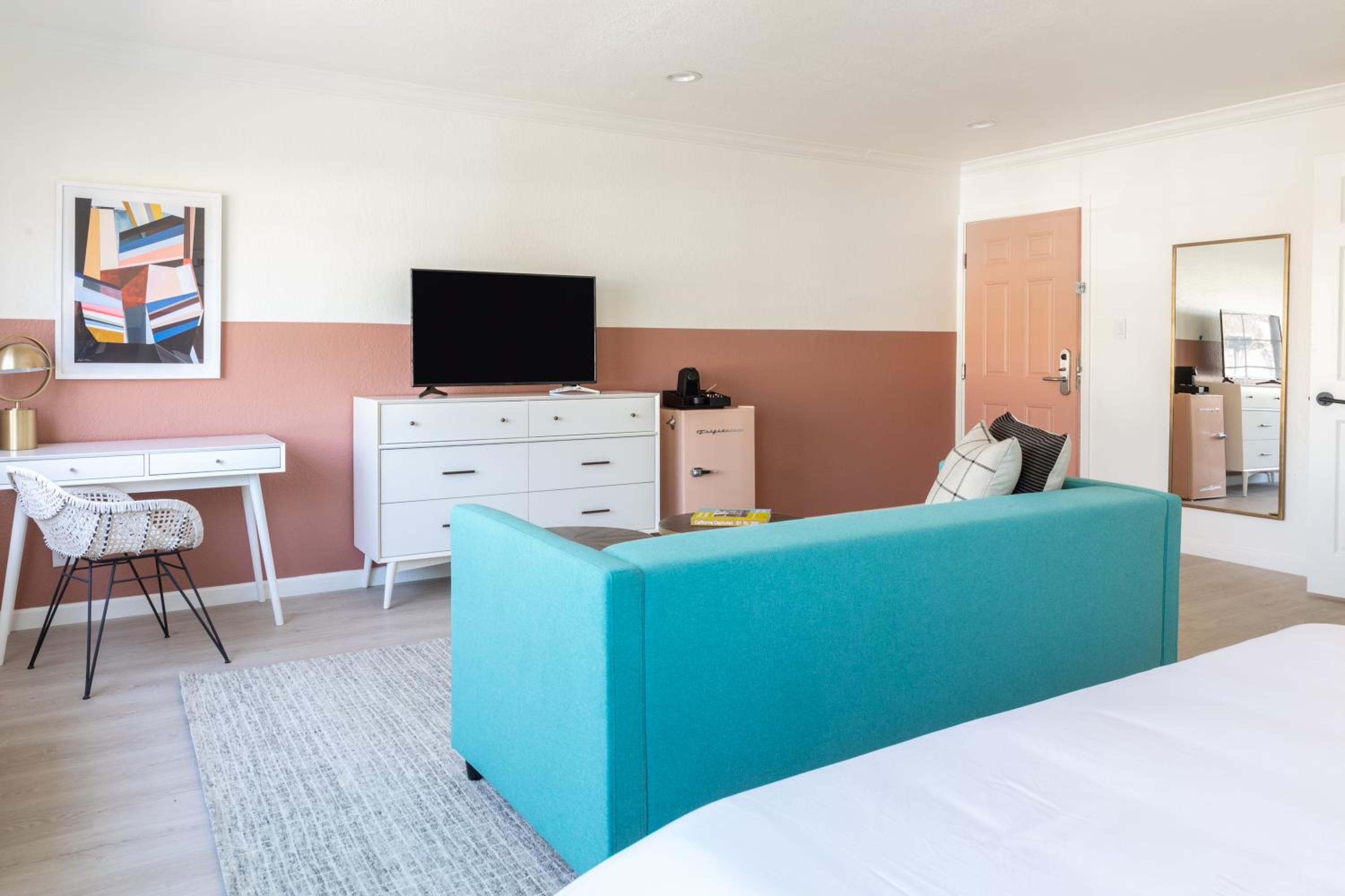 Standard King Room photo 3