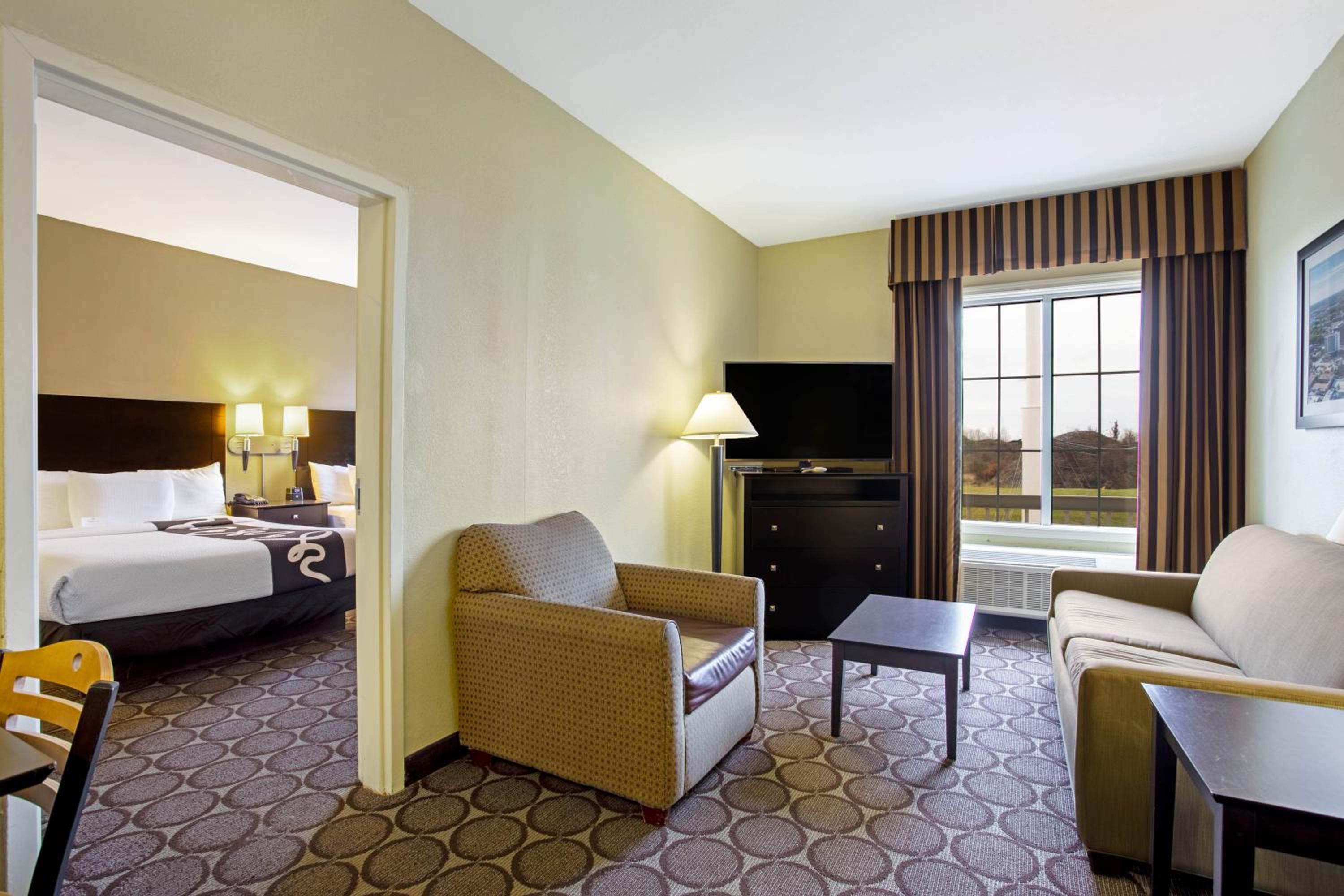 Suite with Two Queen Beds - Non-Smoking - Photo 4