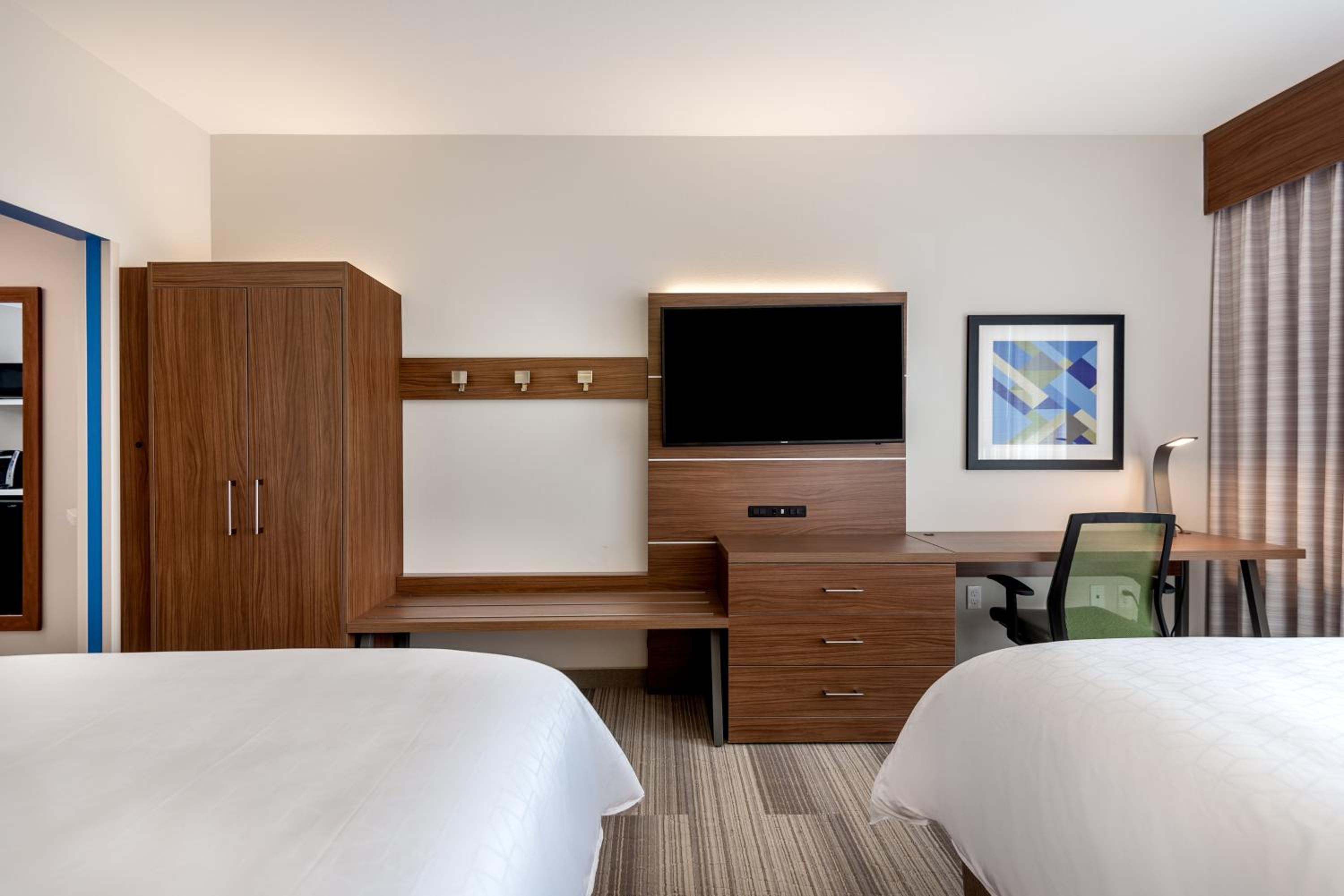 Queen Room with Two Queen Beds - Hearing Accessible/Non-Smoking