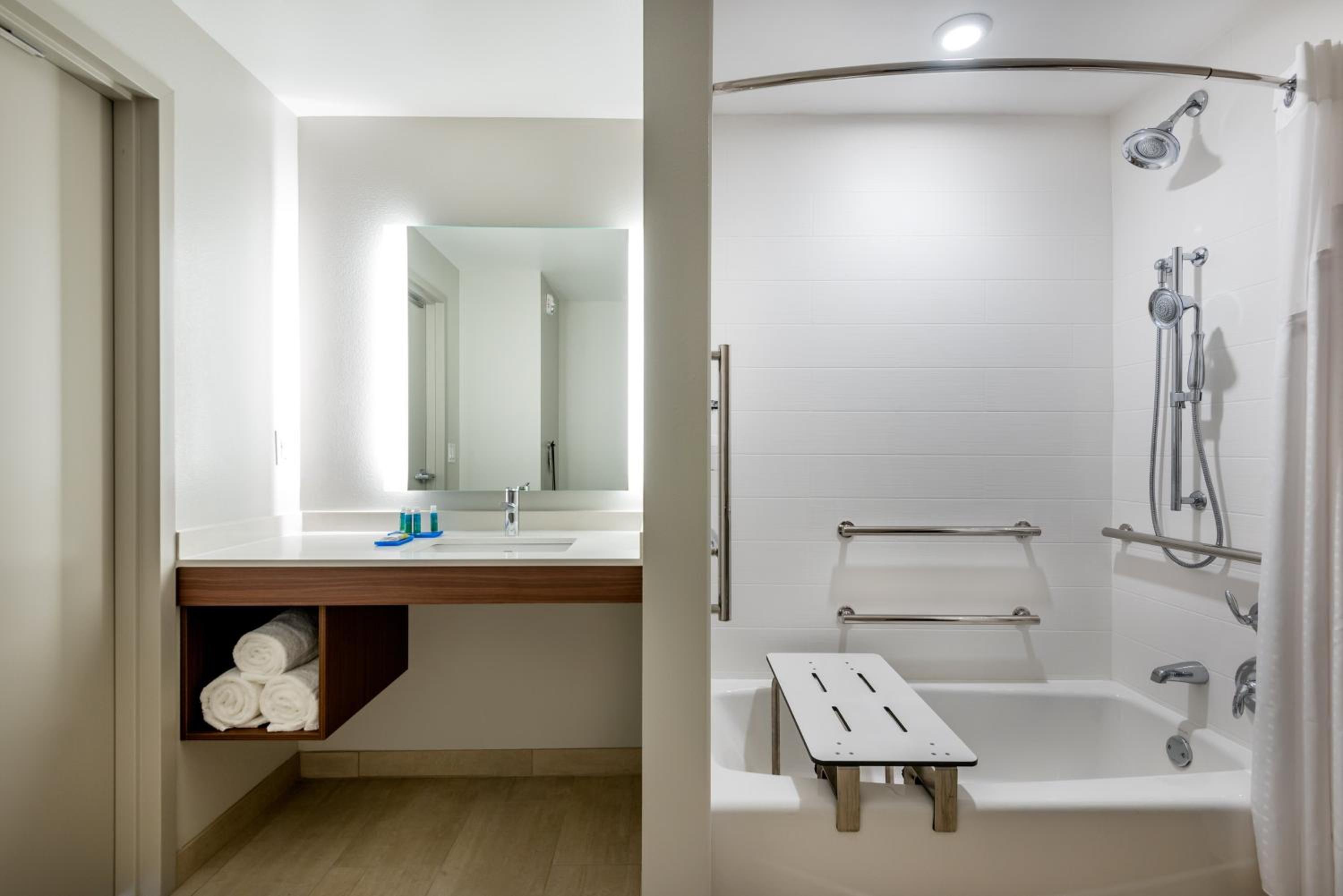 Standard Queen Room with Two Queen Beds and Mobility Accessible Roll-In Shower
