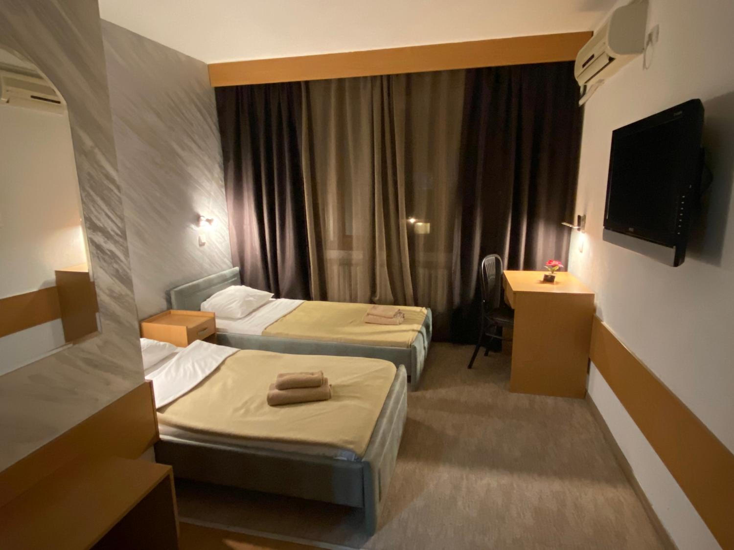 Standard Twin Room photo 2