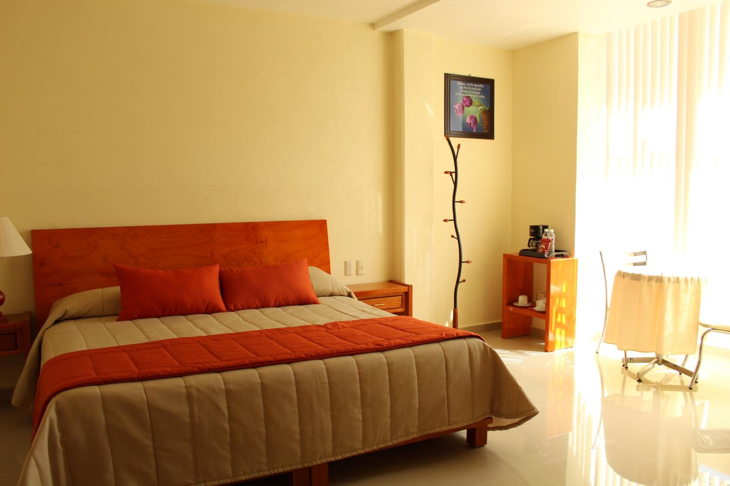 Standard King Room - Photo 4