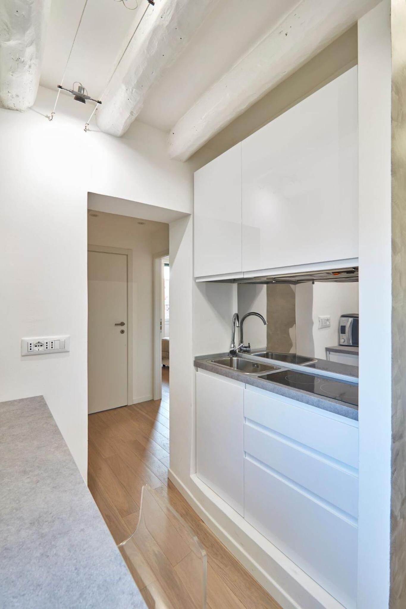 One-Bedroom Apartment photo 2