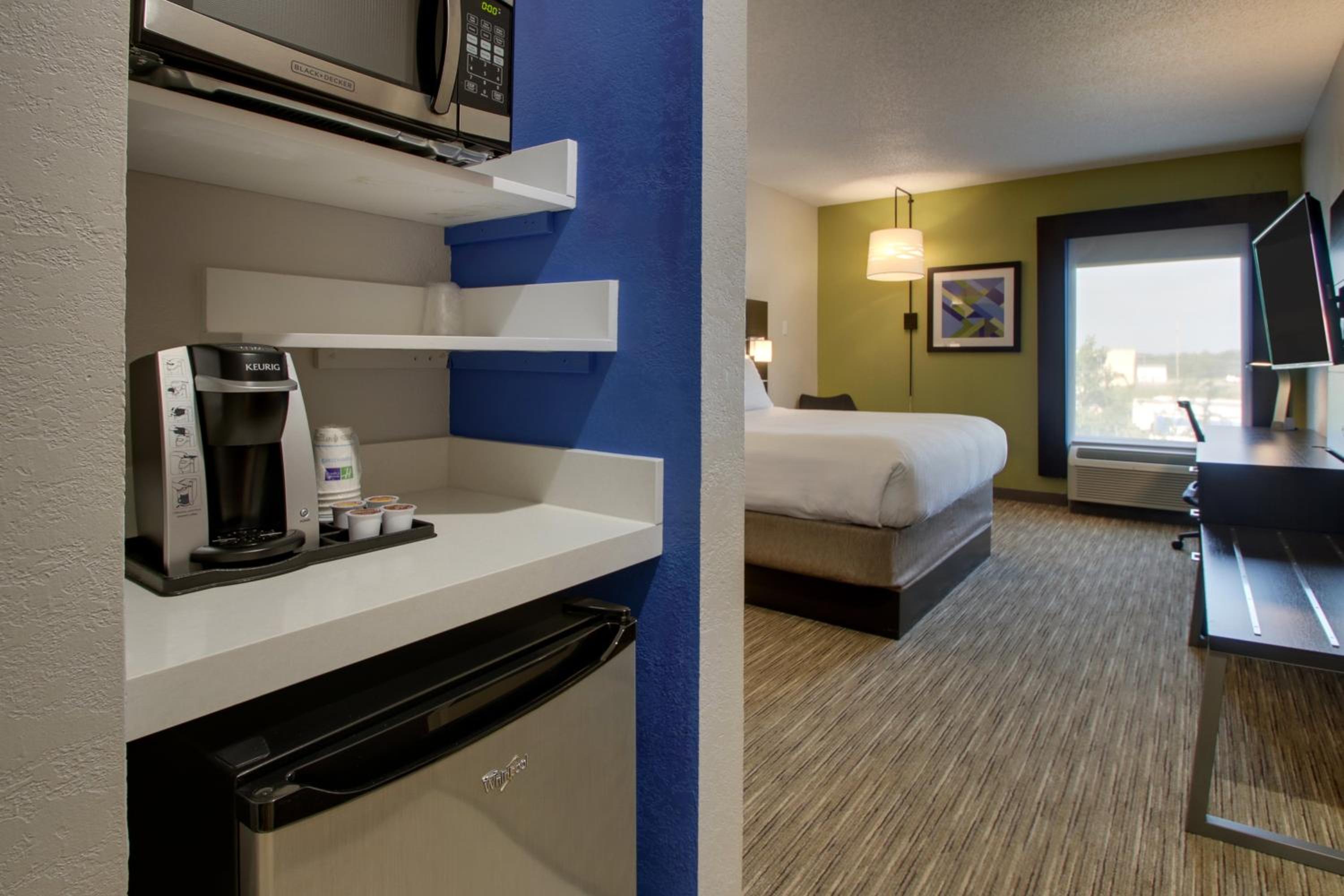 Standard King Room - Photo 4