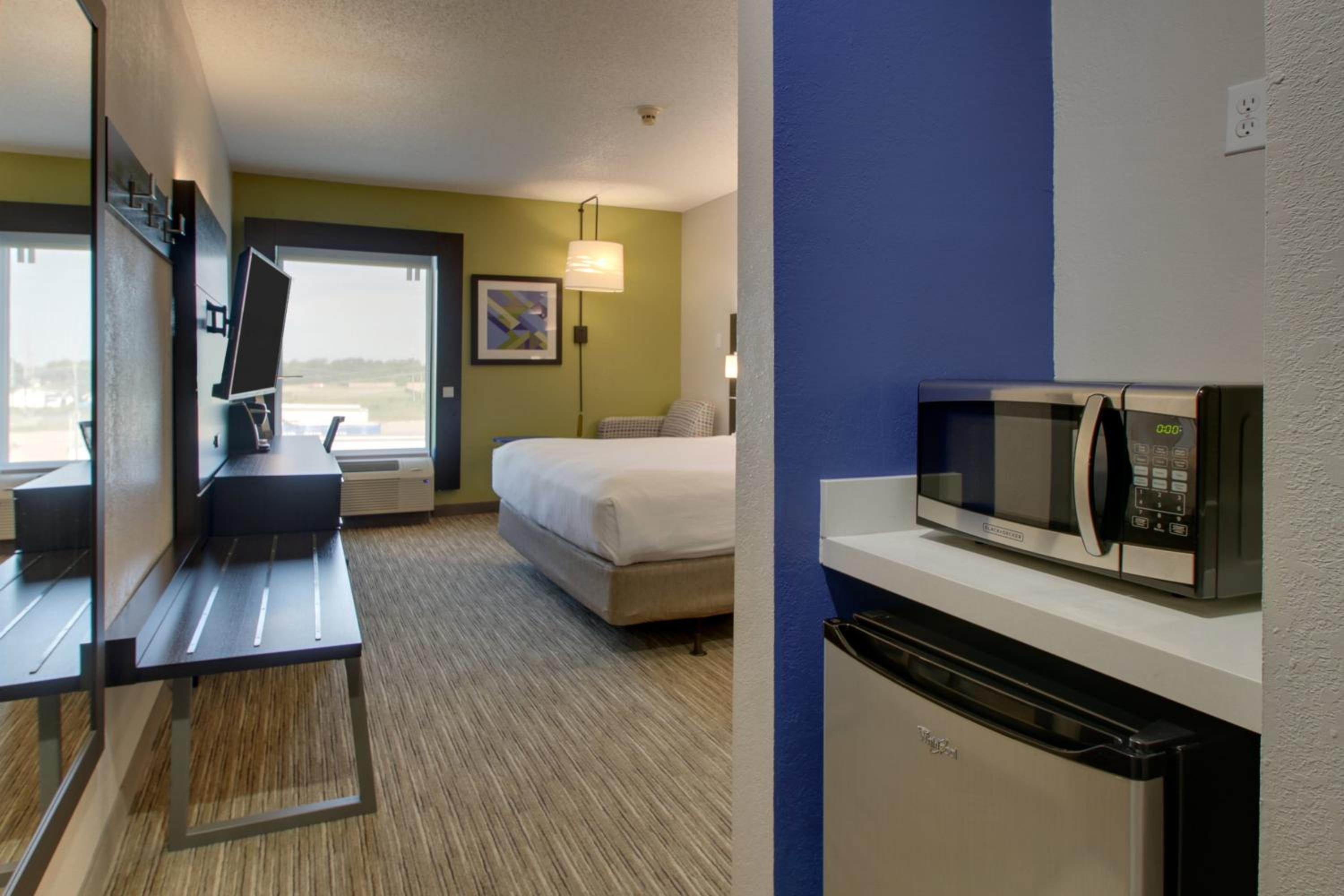 Standard King Room - Photo 3