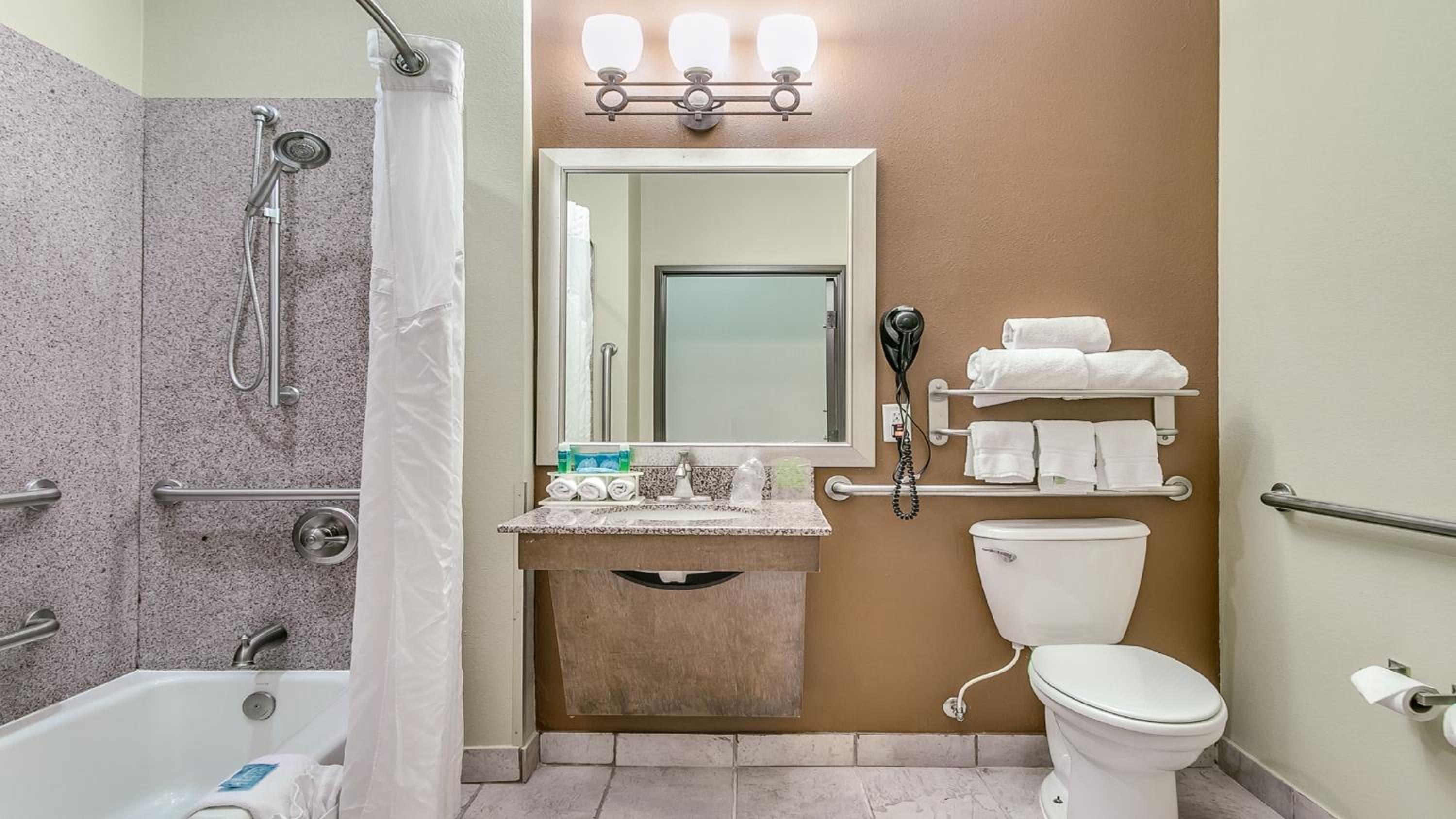 King Room - Mobility Access/Hearing Accessible - Photo 2