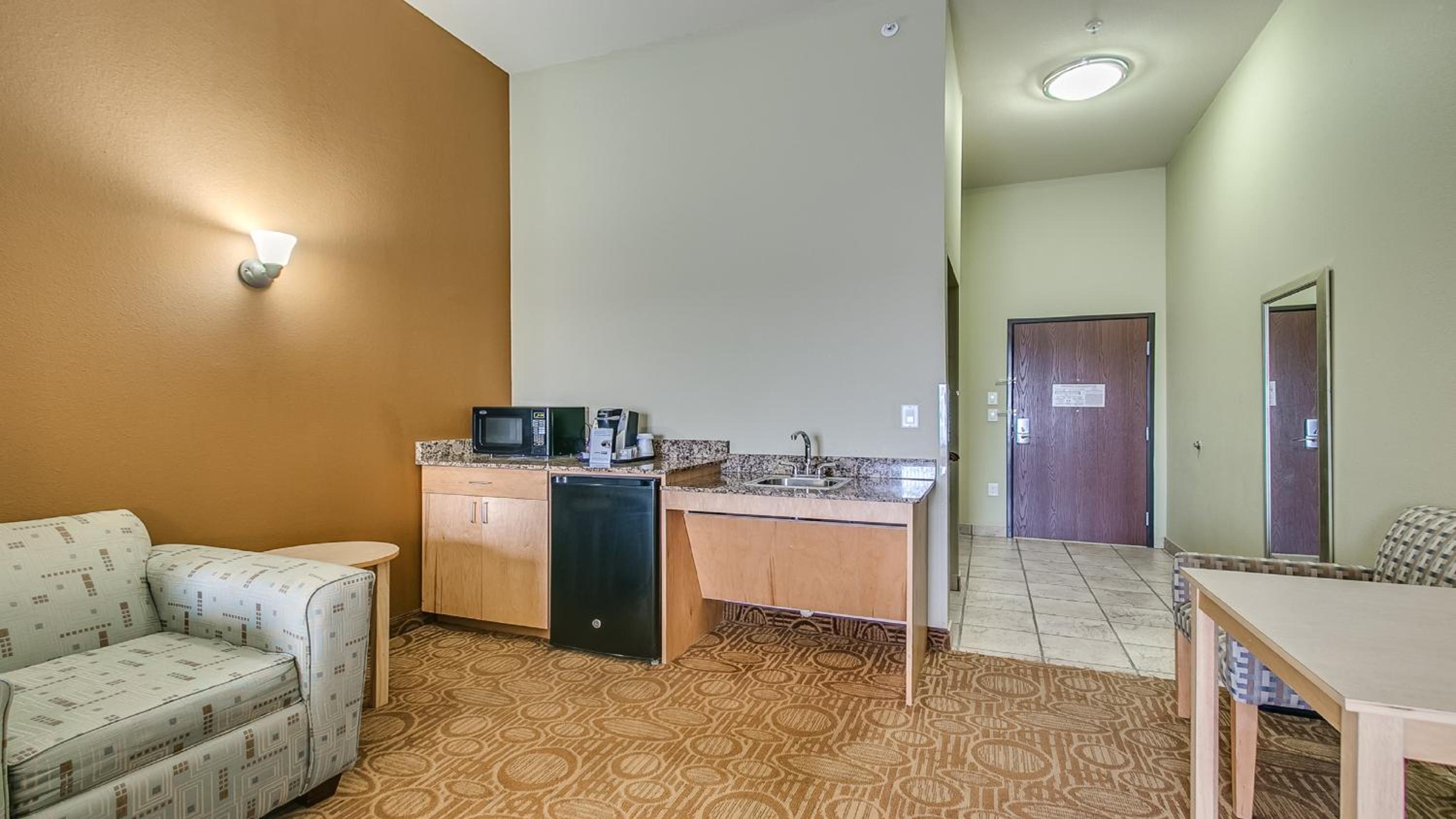 King Room - Mobility Access/Hearing Accessible - Photo 4