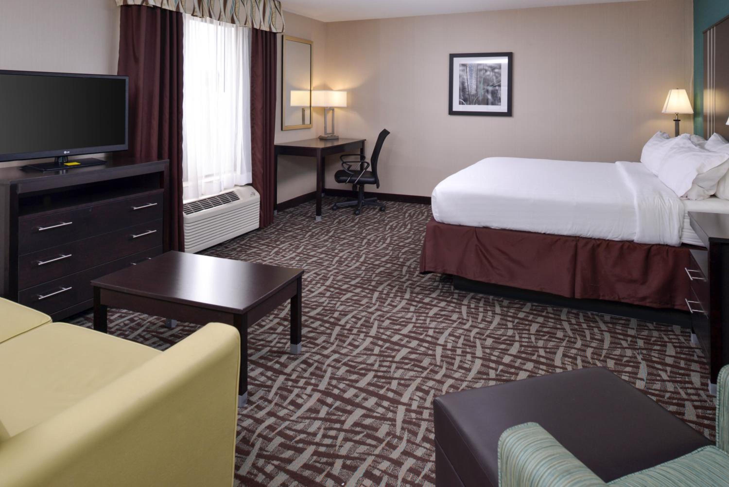 One-Bedroom Suite with Tub - Mobility Accessible