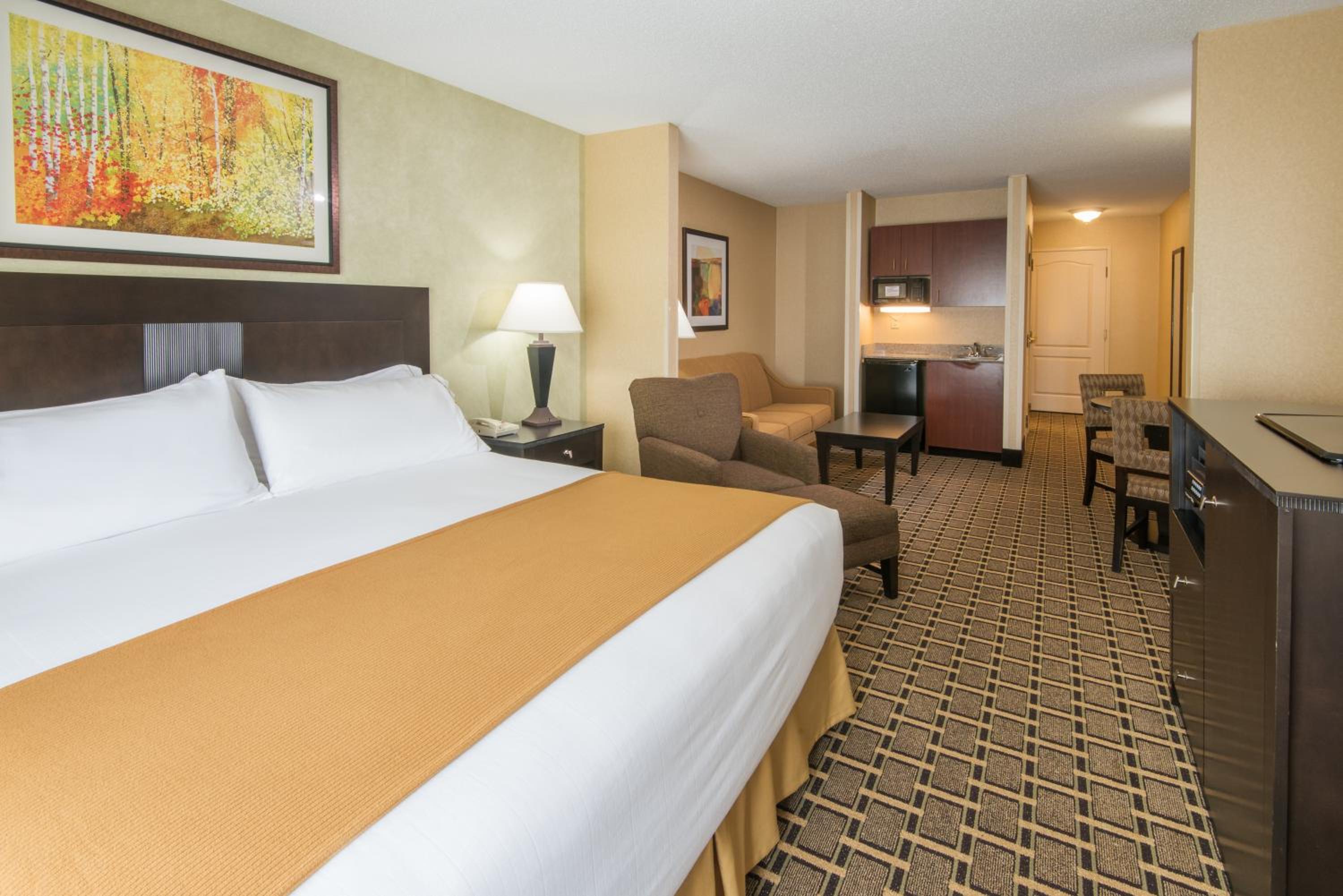 King Suite with Sofa Bed - Non-Smoking