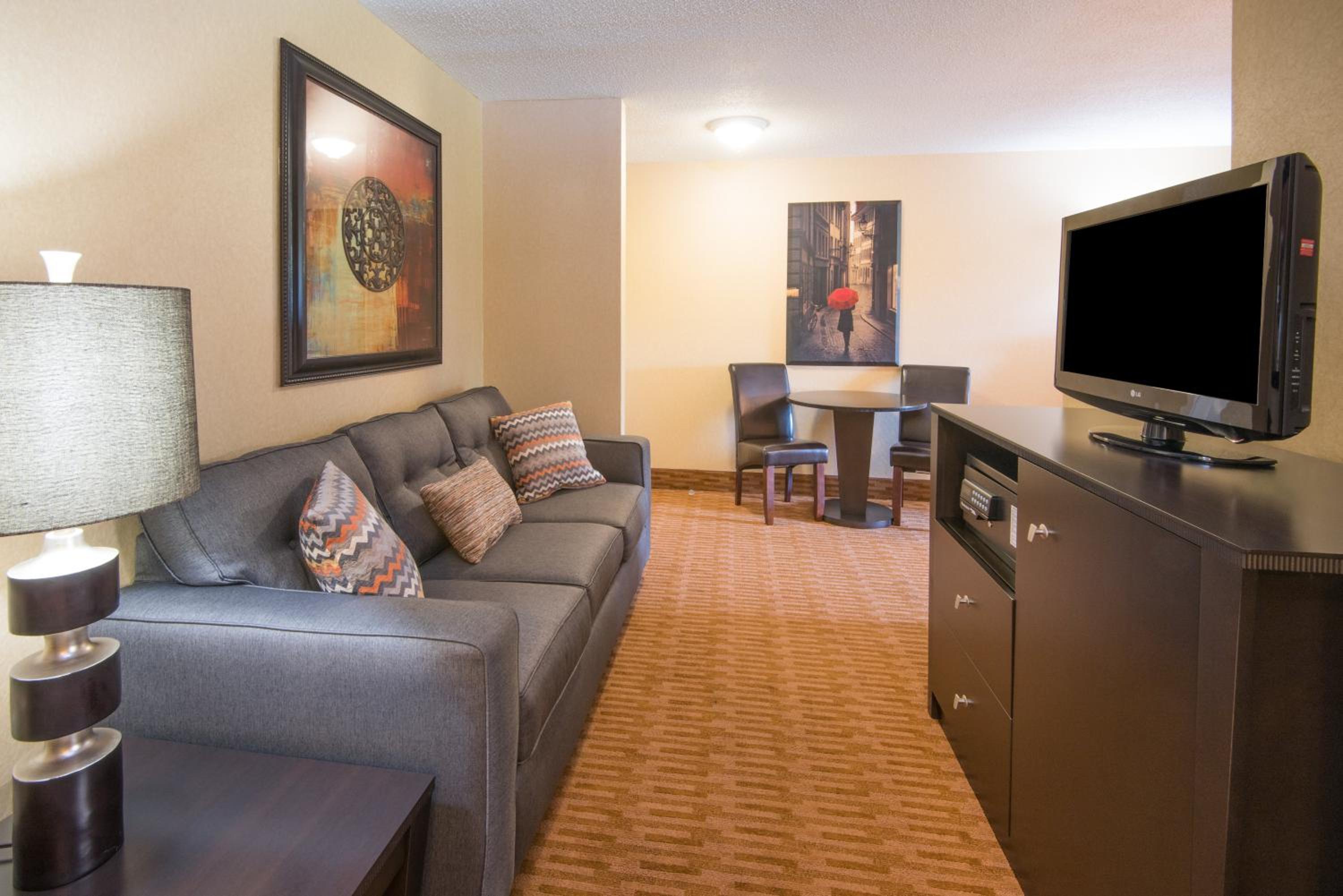 One-Bedroom King Suite with Spa Bath