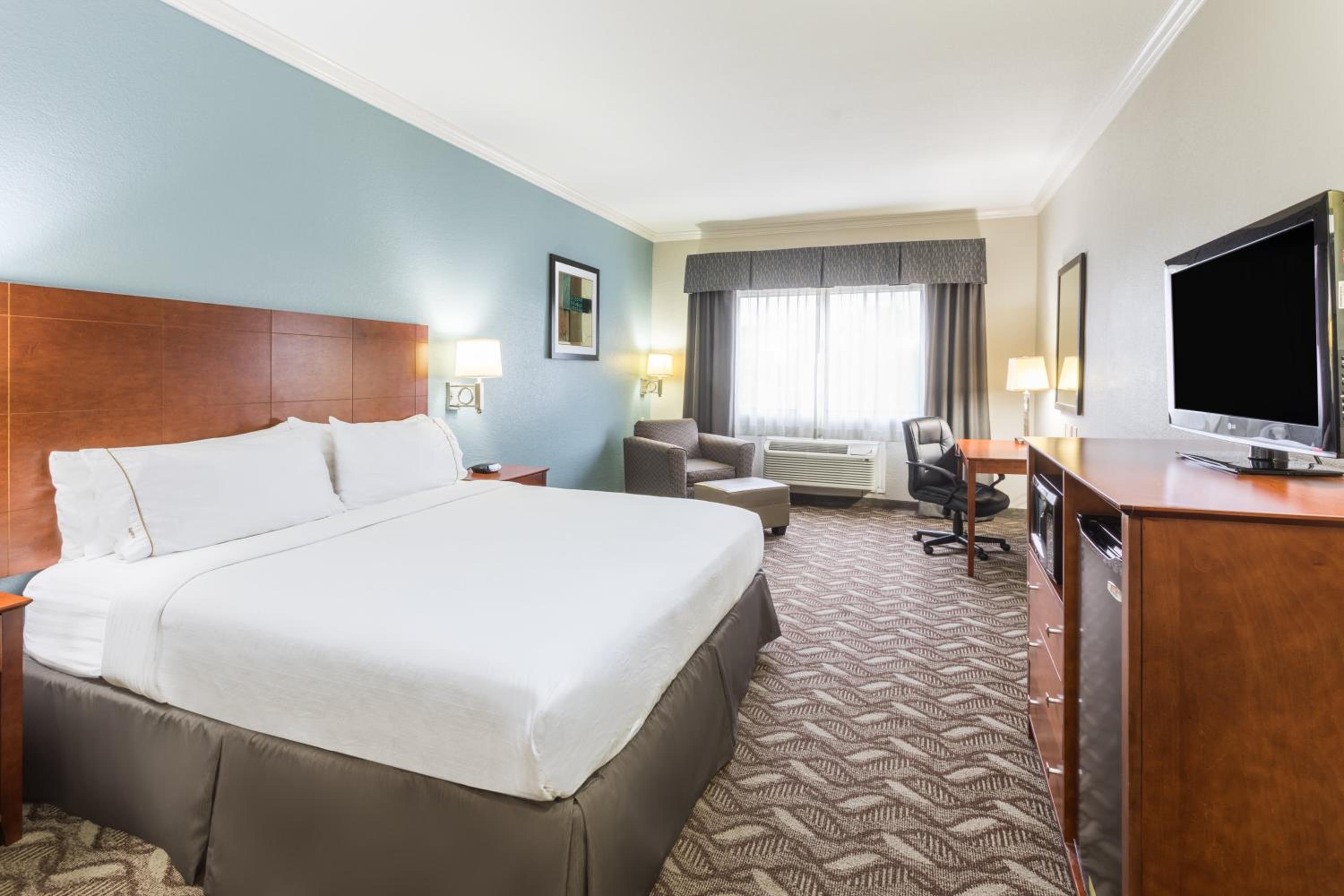 Standard King Room - Photo 3