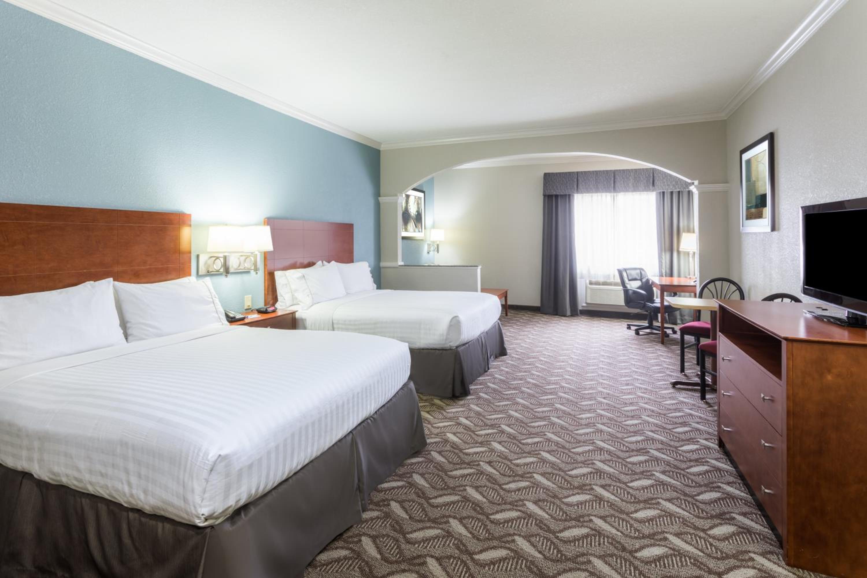 Queen Suite with Two Queen Beds and Sofa Bed - Photo 1