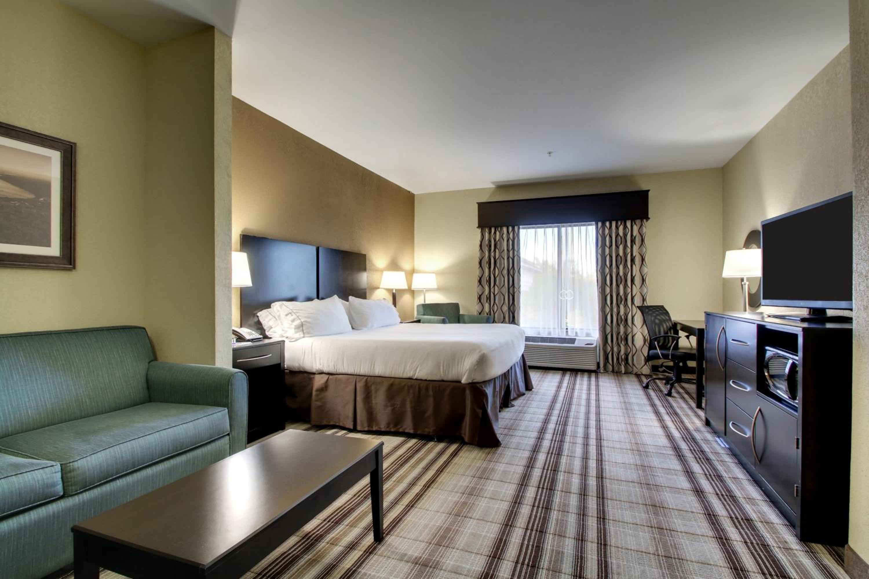 King Suite with Sofa Bed - Communication Accessible photo 2