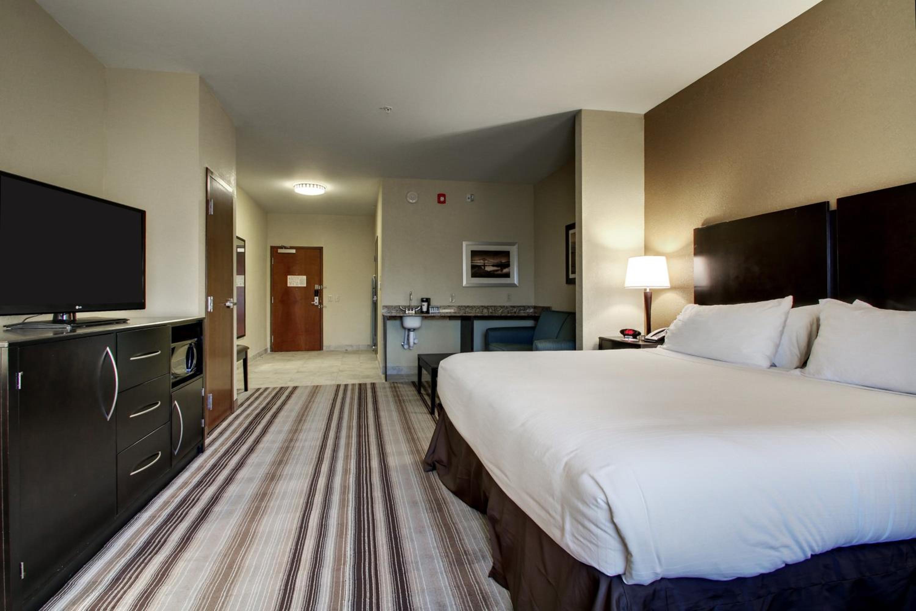 King Suite with Sofa Bed - Communication Accessible photo 1