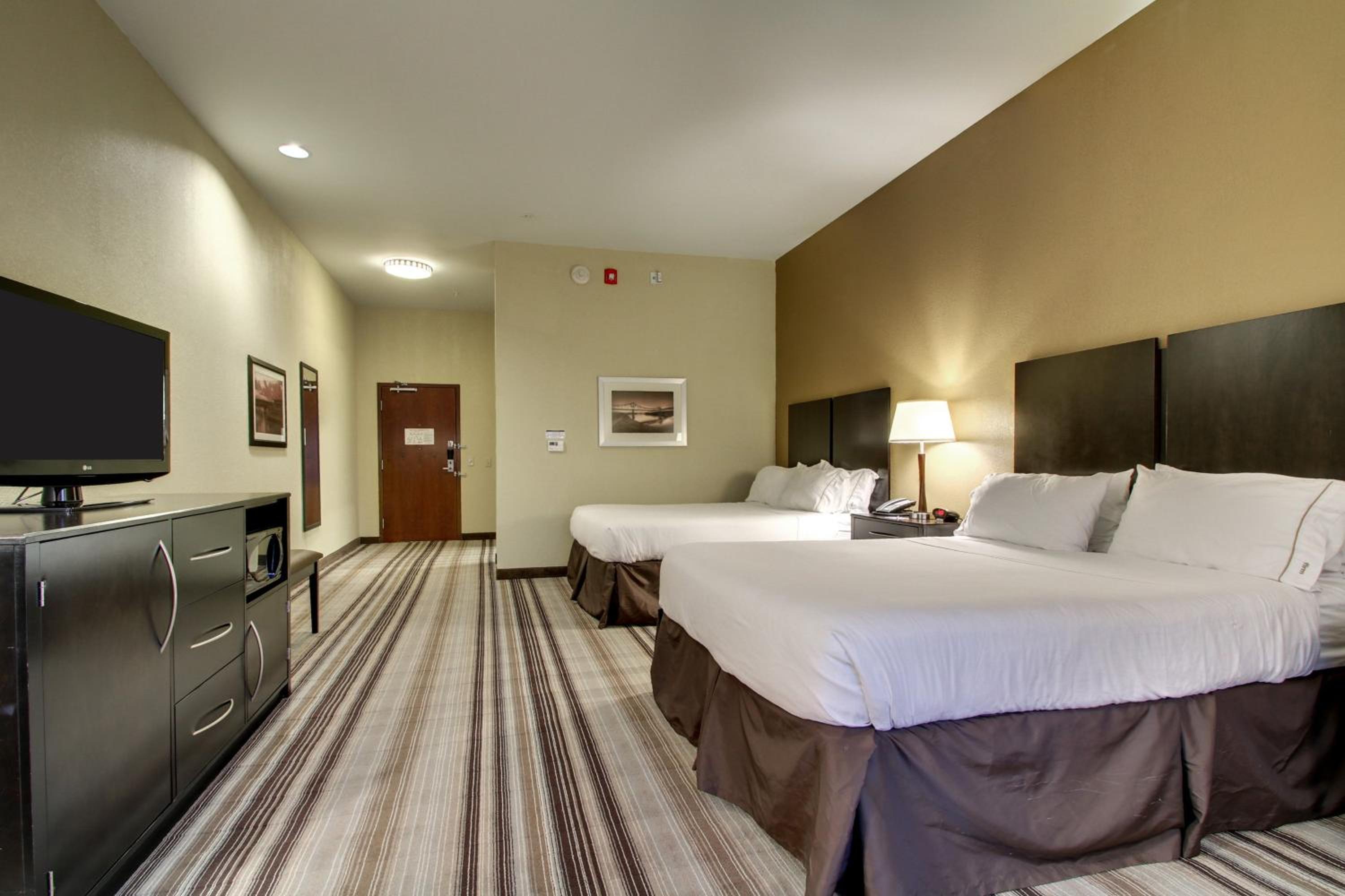 Standard Queen Room with Two Queen Beds