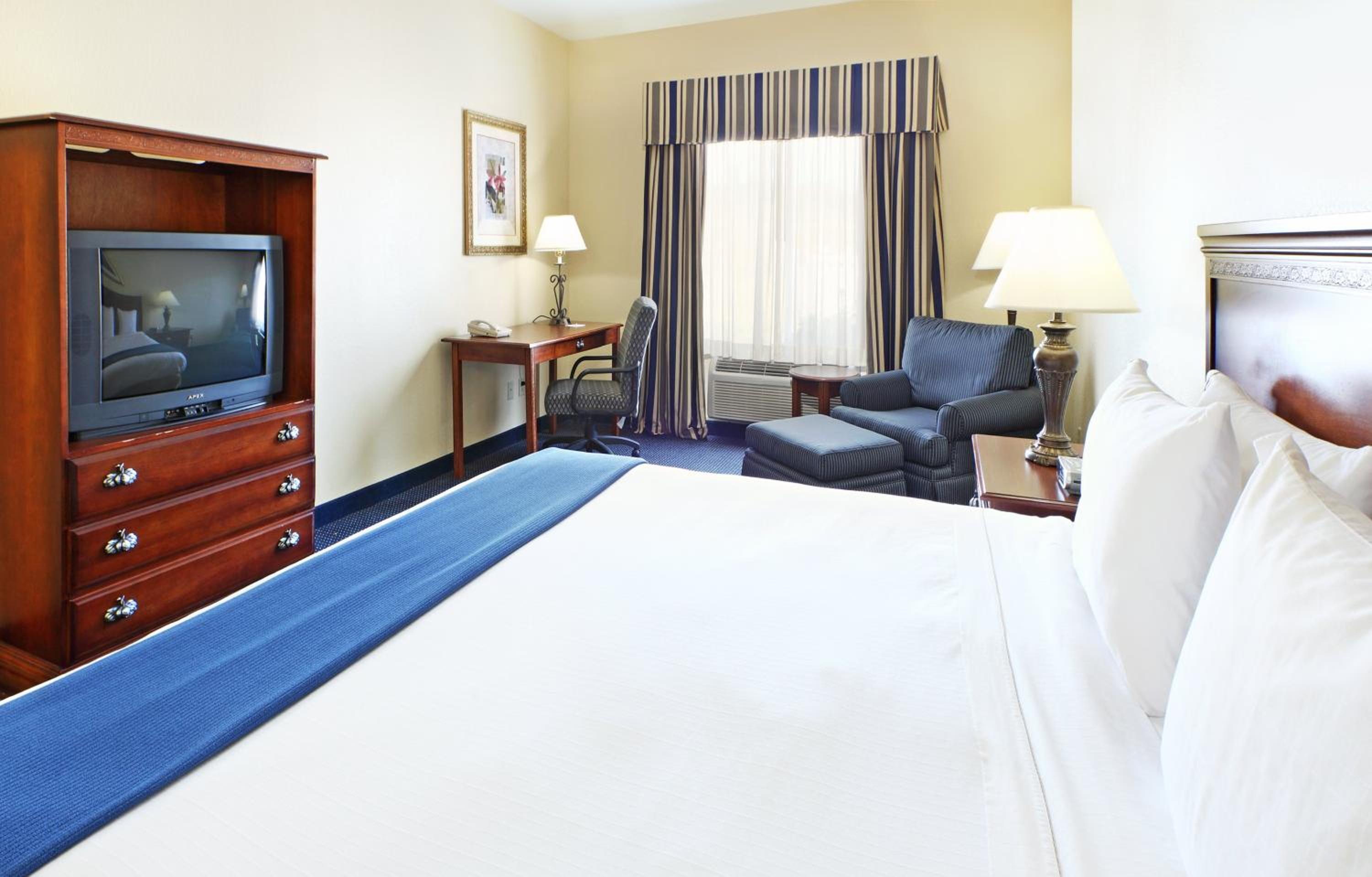King Suite with Sofa Bed - Photo 3