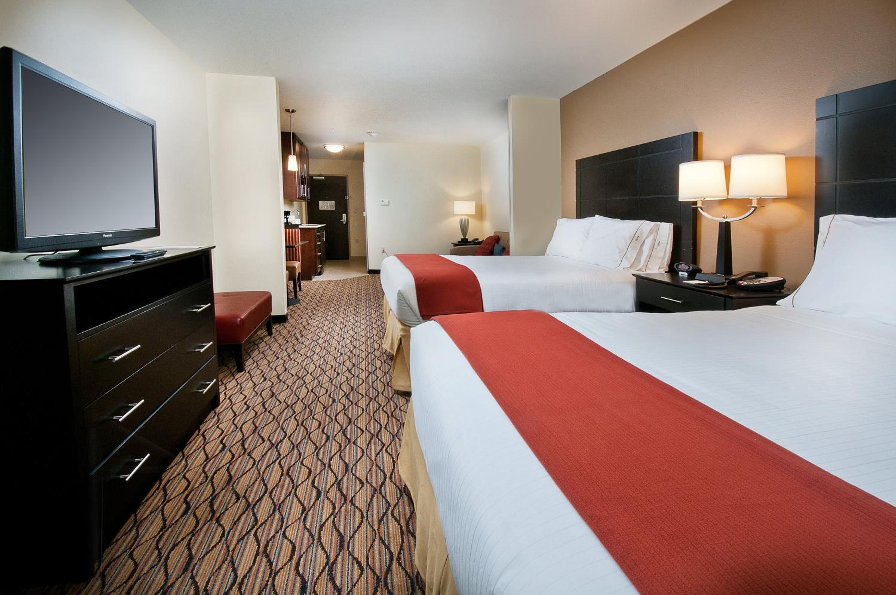 Suite with Two Queen Beds - Hearing Accessible photo 2