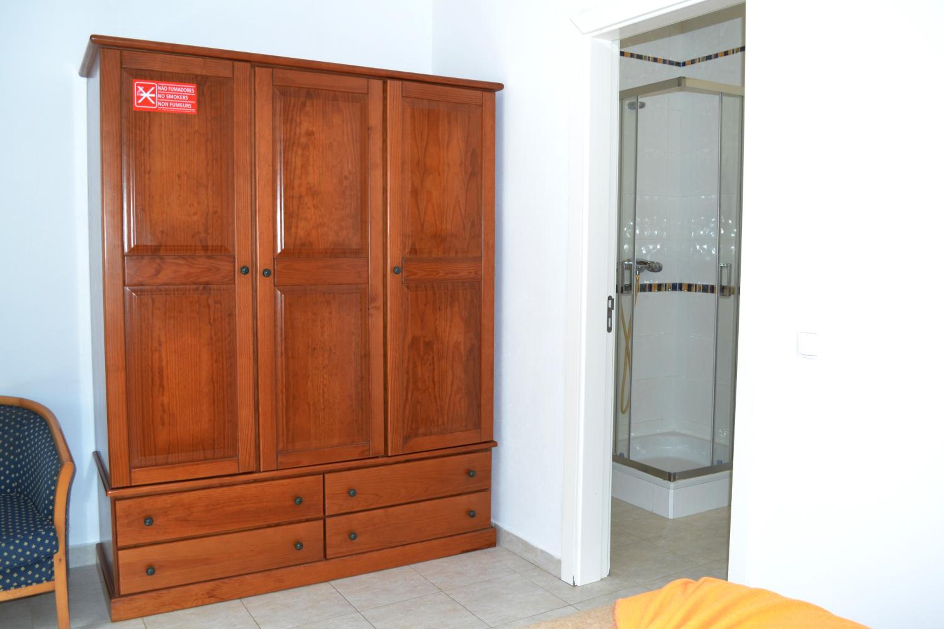 Twin Room - Photo 7