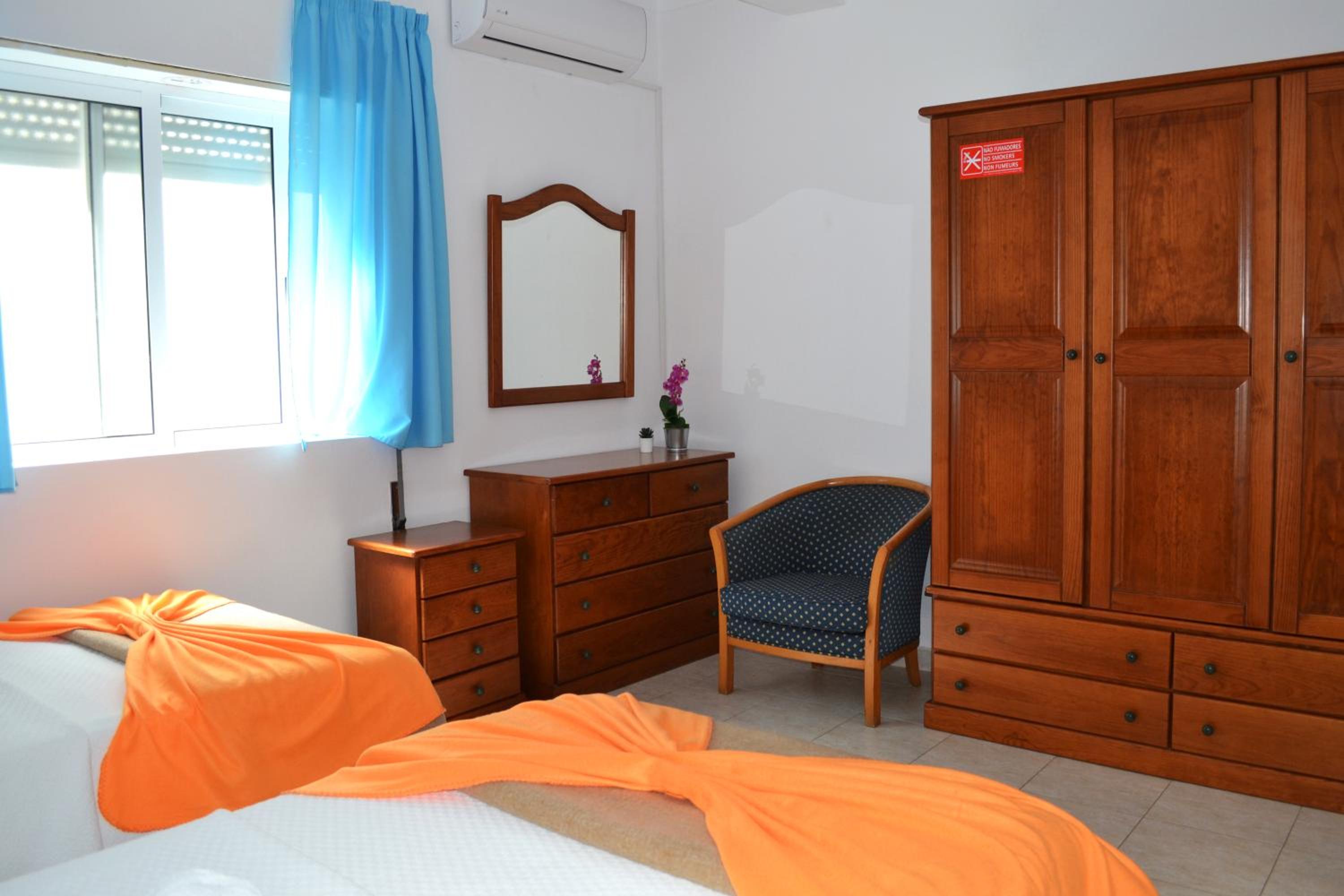 Twin Room - Photo 2