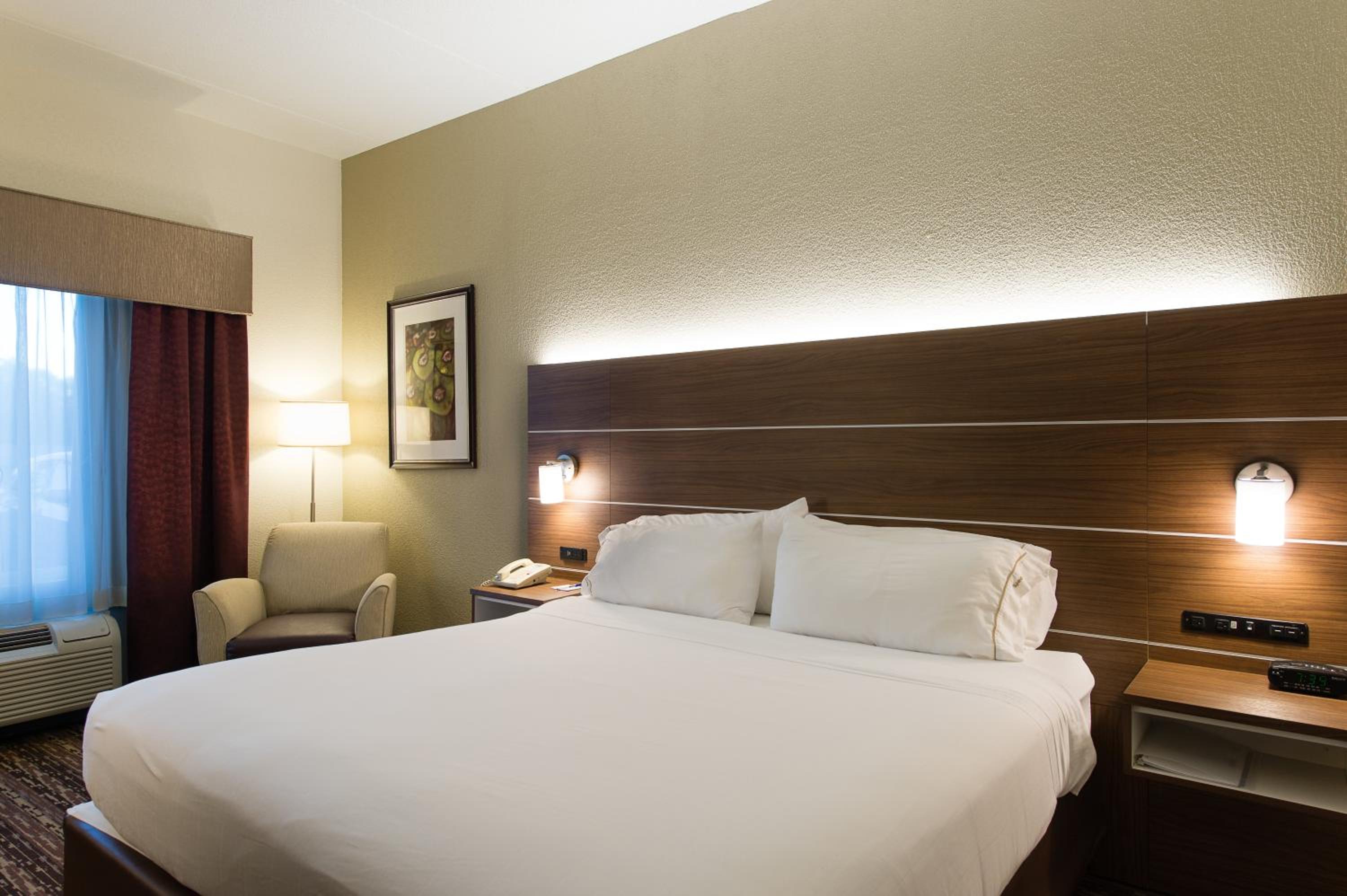 Standard King Room - Photo 5
