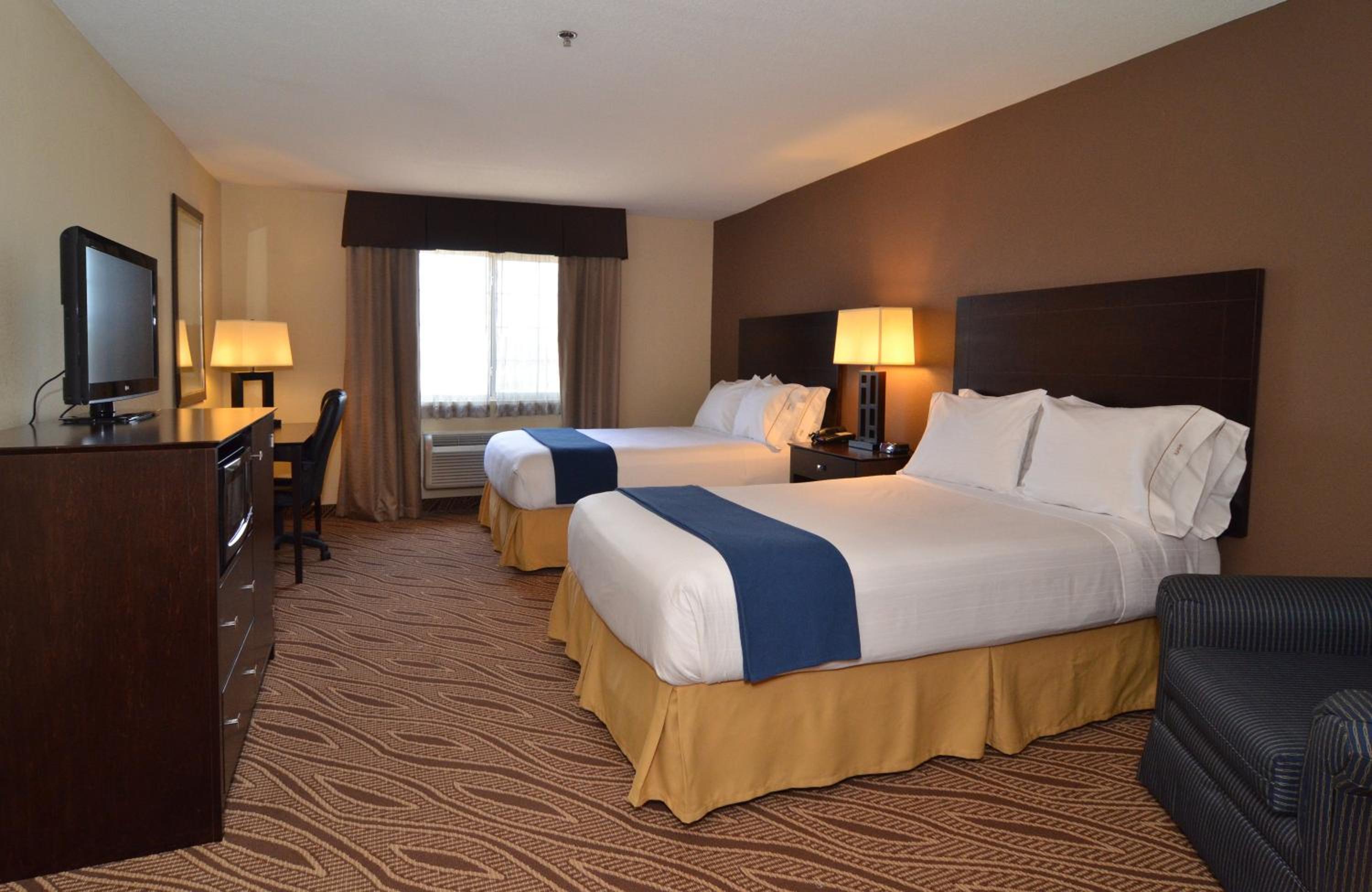 Standard Double Room With Two Double Beds - Photo 1